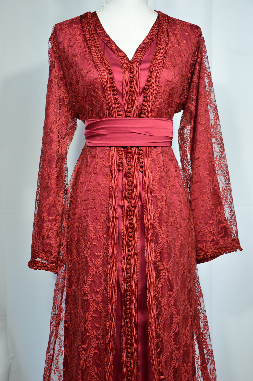 Takchita Bordeaux Prestige en Dentelle – Élégance Royale