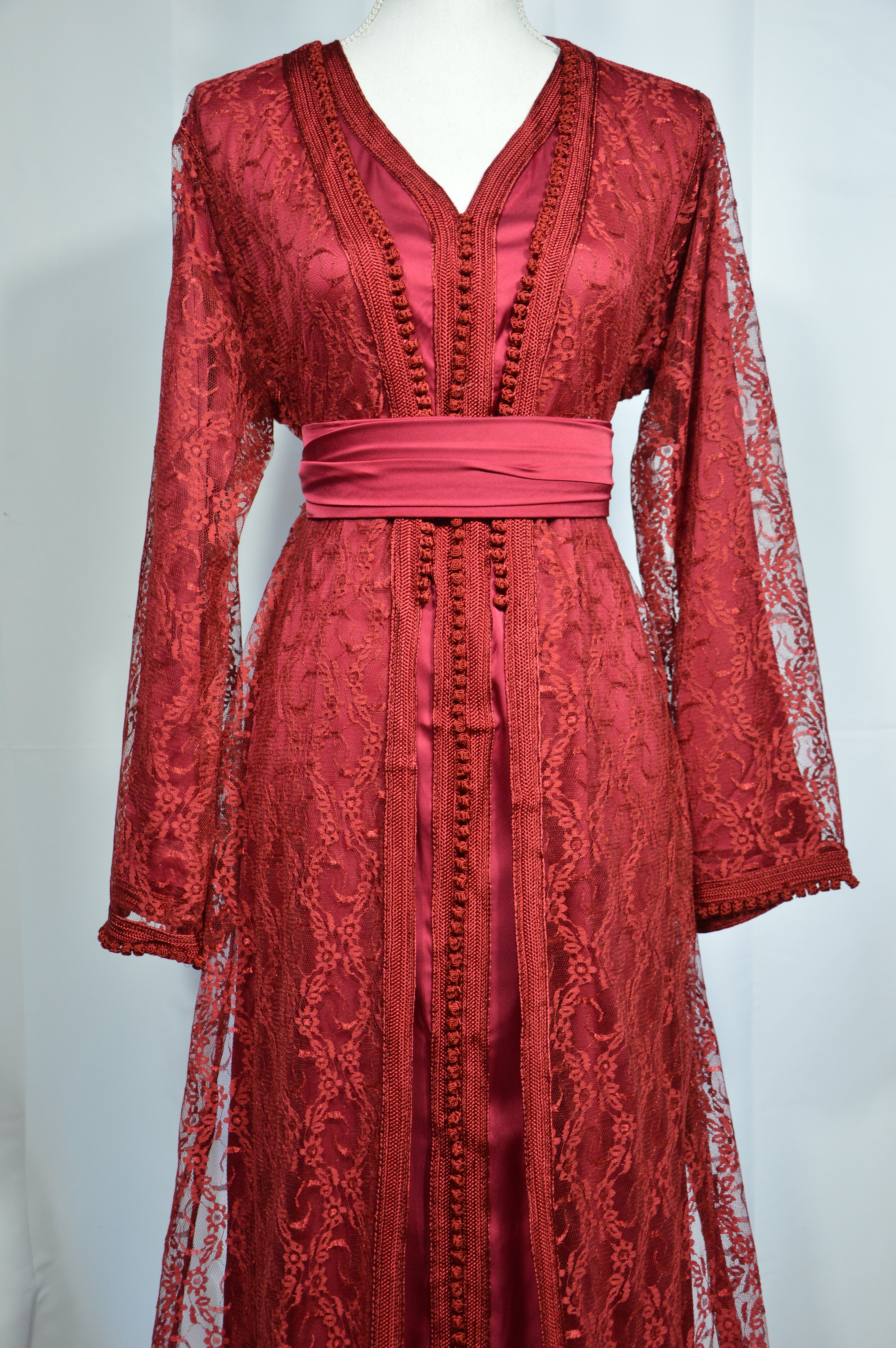 Takchita Bordeaux Prestige en Dentelle – Élégance Royale