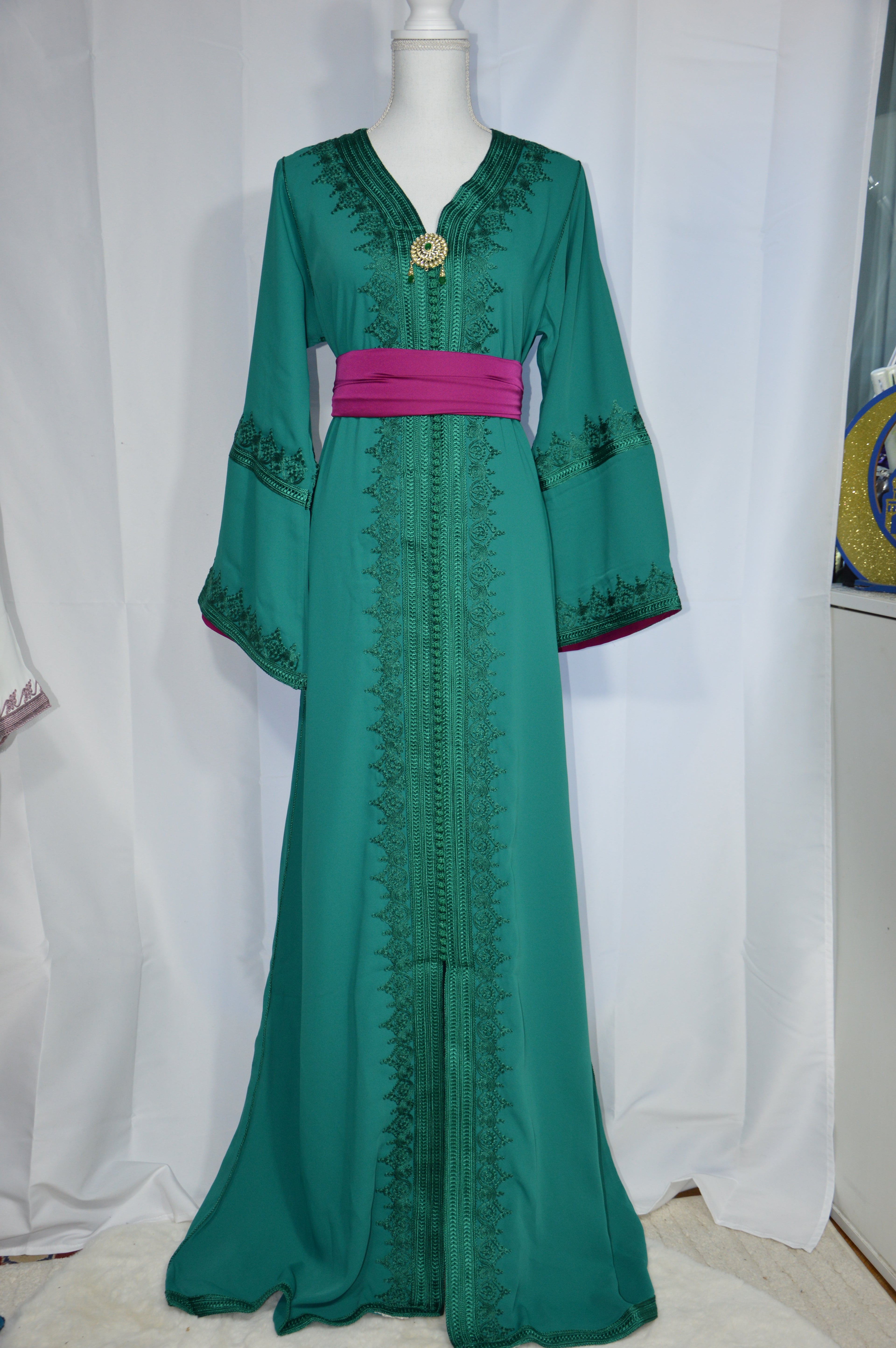 Caftan Vert Émeraude – Élégance Impériale
