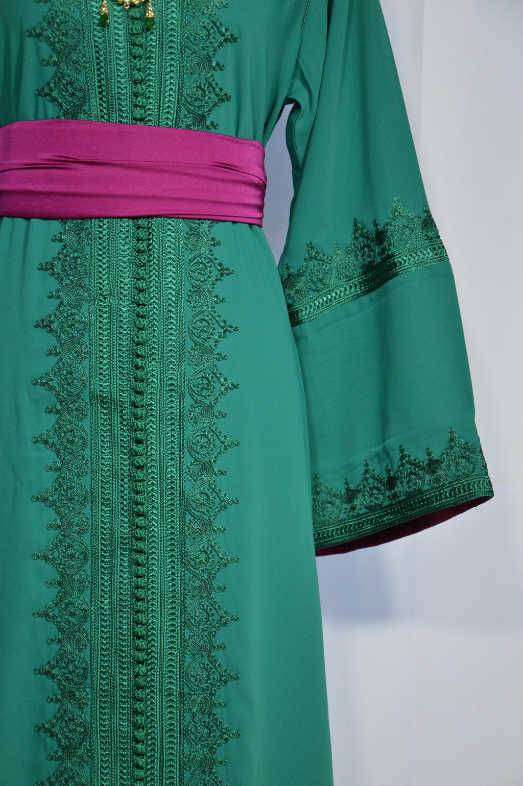 Caftan Vert Émeraude – Élégance Impériale