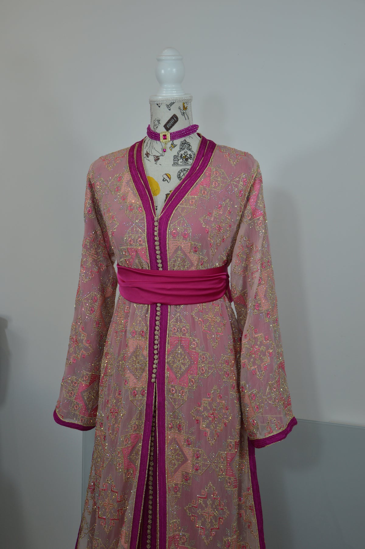 Takchita Sari Rose Framboise – Fusion Orient & Maghreb