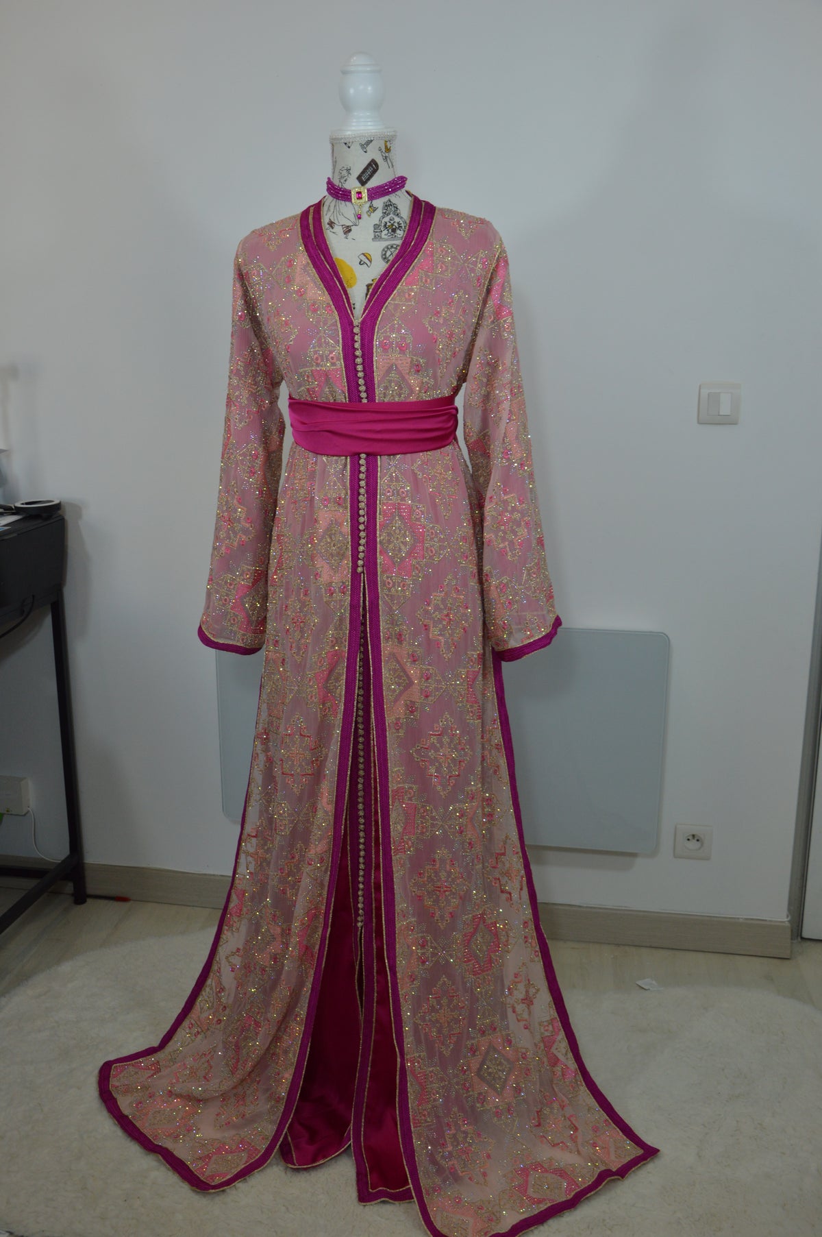 Takchita Sari Rose Framboise – Fusion Orient & Maghreb