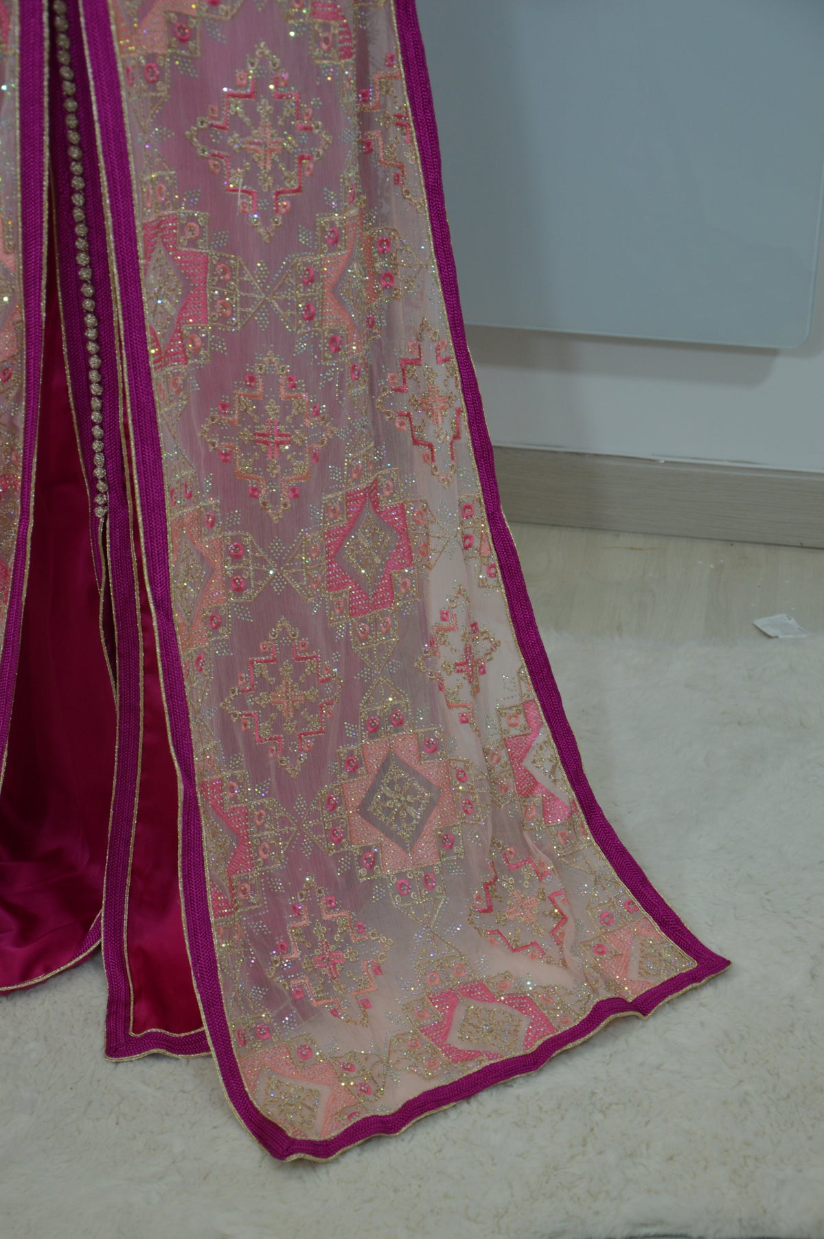 Takchita Sari Rose Framboise – Fusion Orient & Maghreb