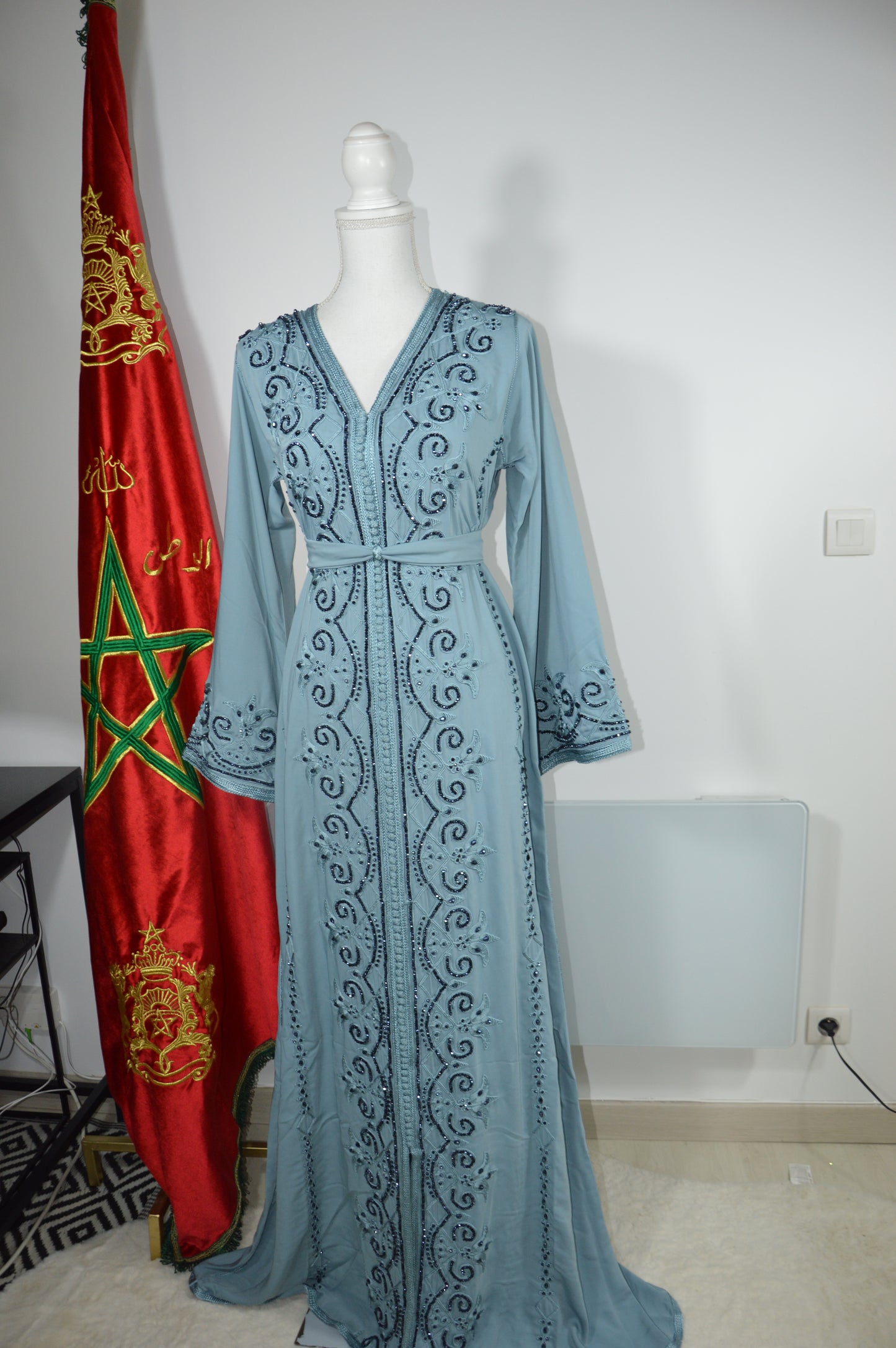 Caftan Bleu Ciel Perlé Bleu Foncé
