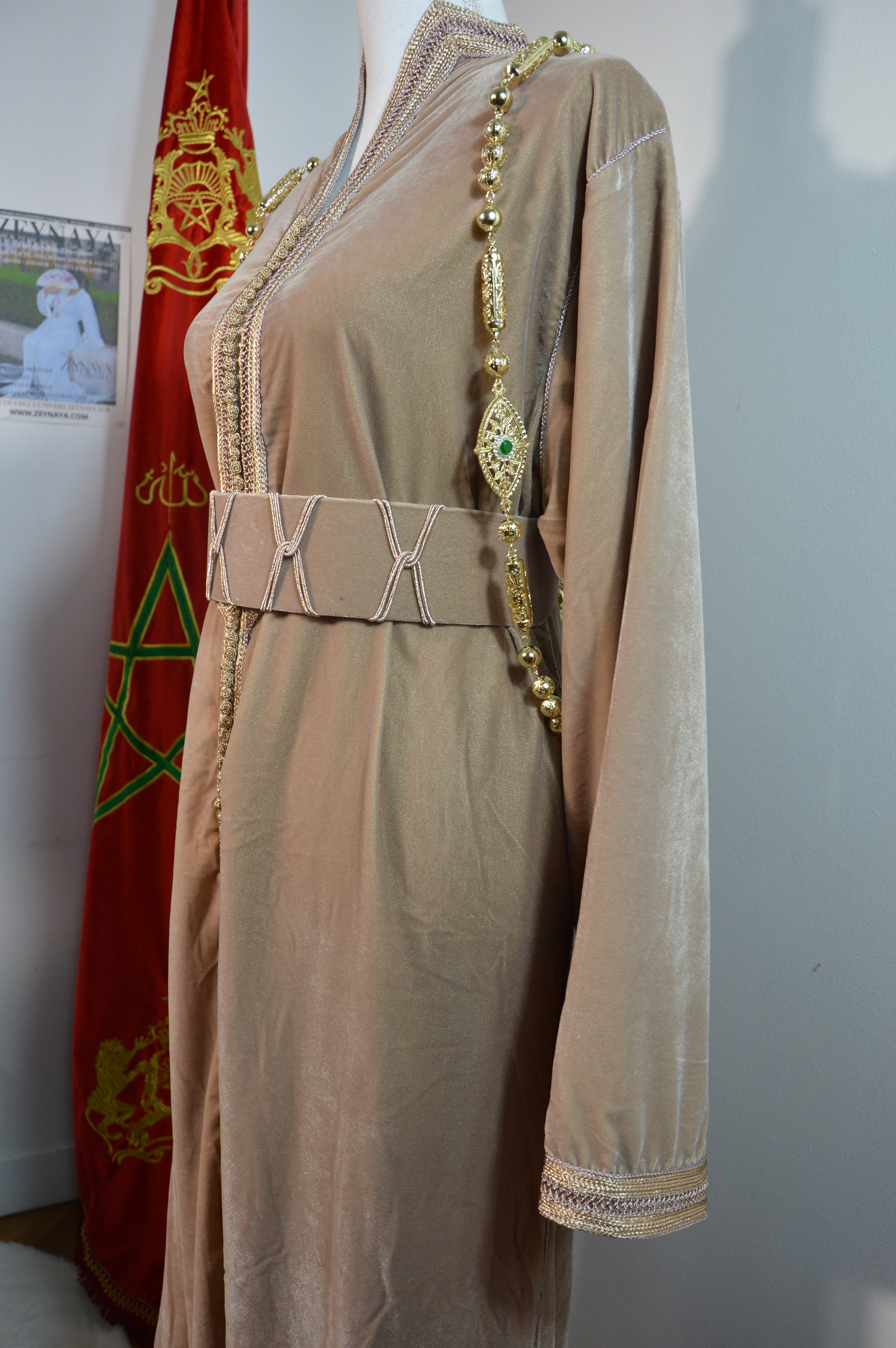 Caftan Col Montant Beige - Velours Prestige