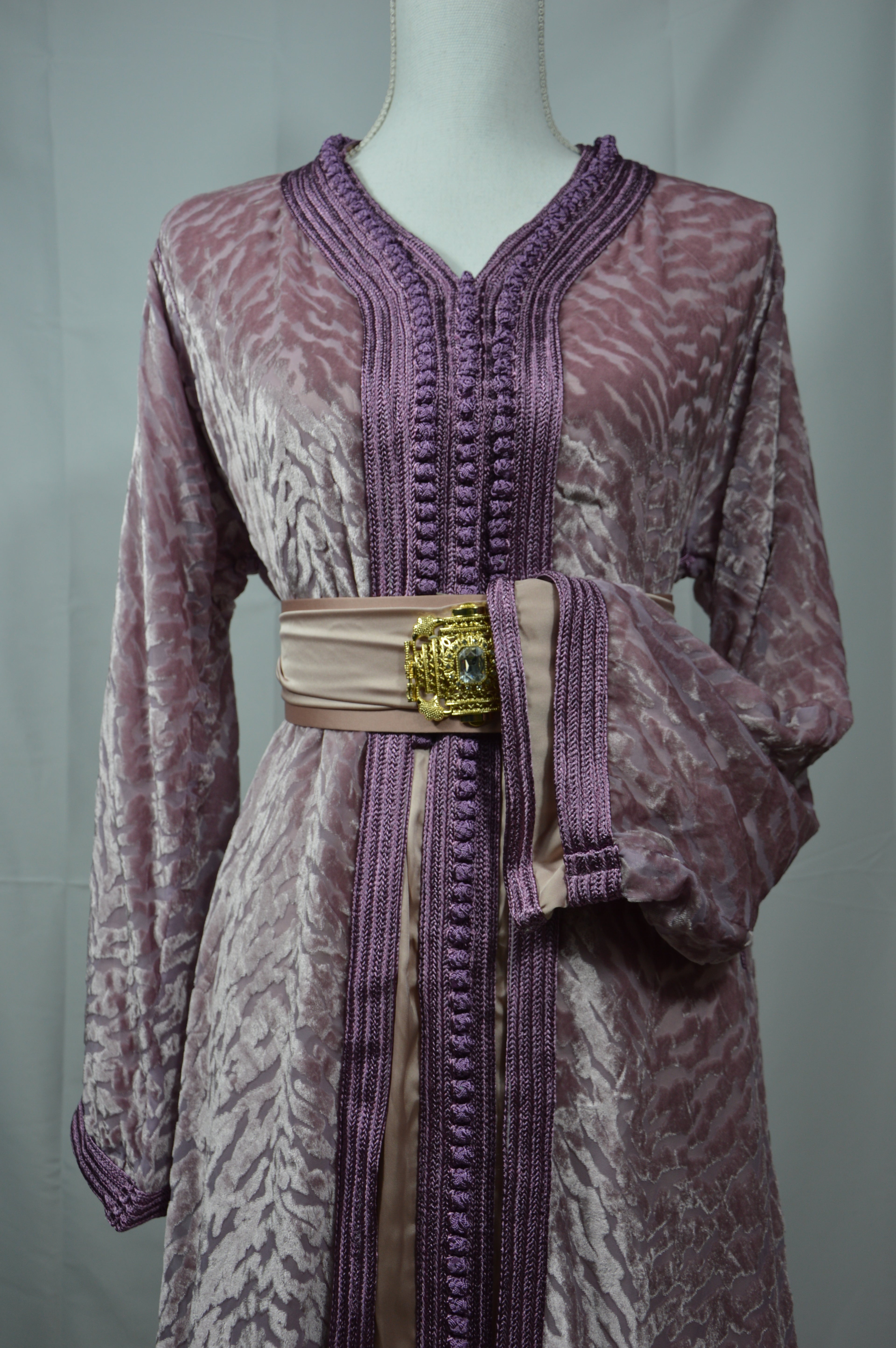 Takchita Velours Lavande – Douceur Majestueuse