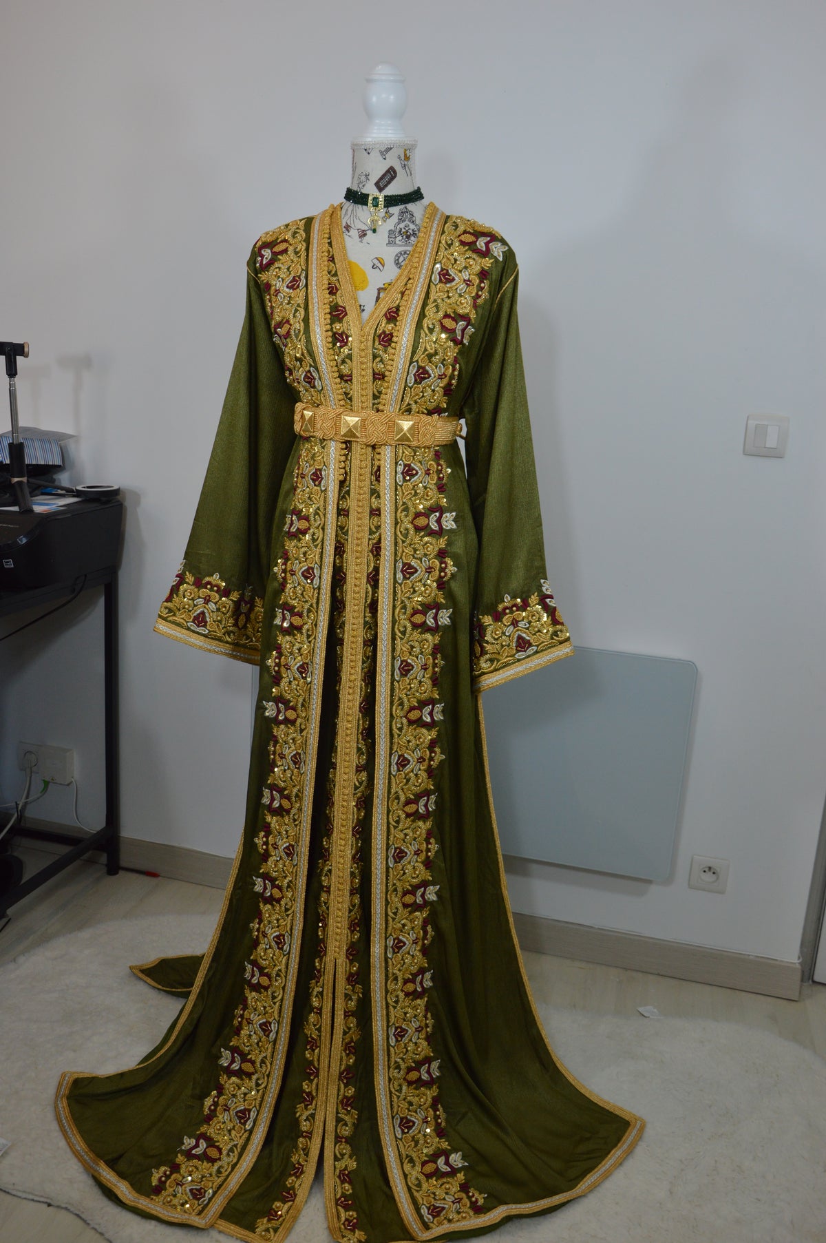 Takchita Anissa – Vert Olive Brodée & Perlée