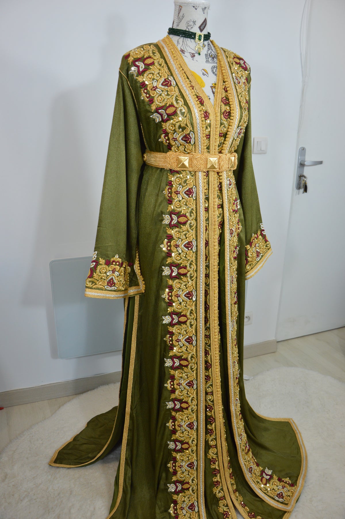 Takchita Anissa – Vert Olive Brodée & Perlée