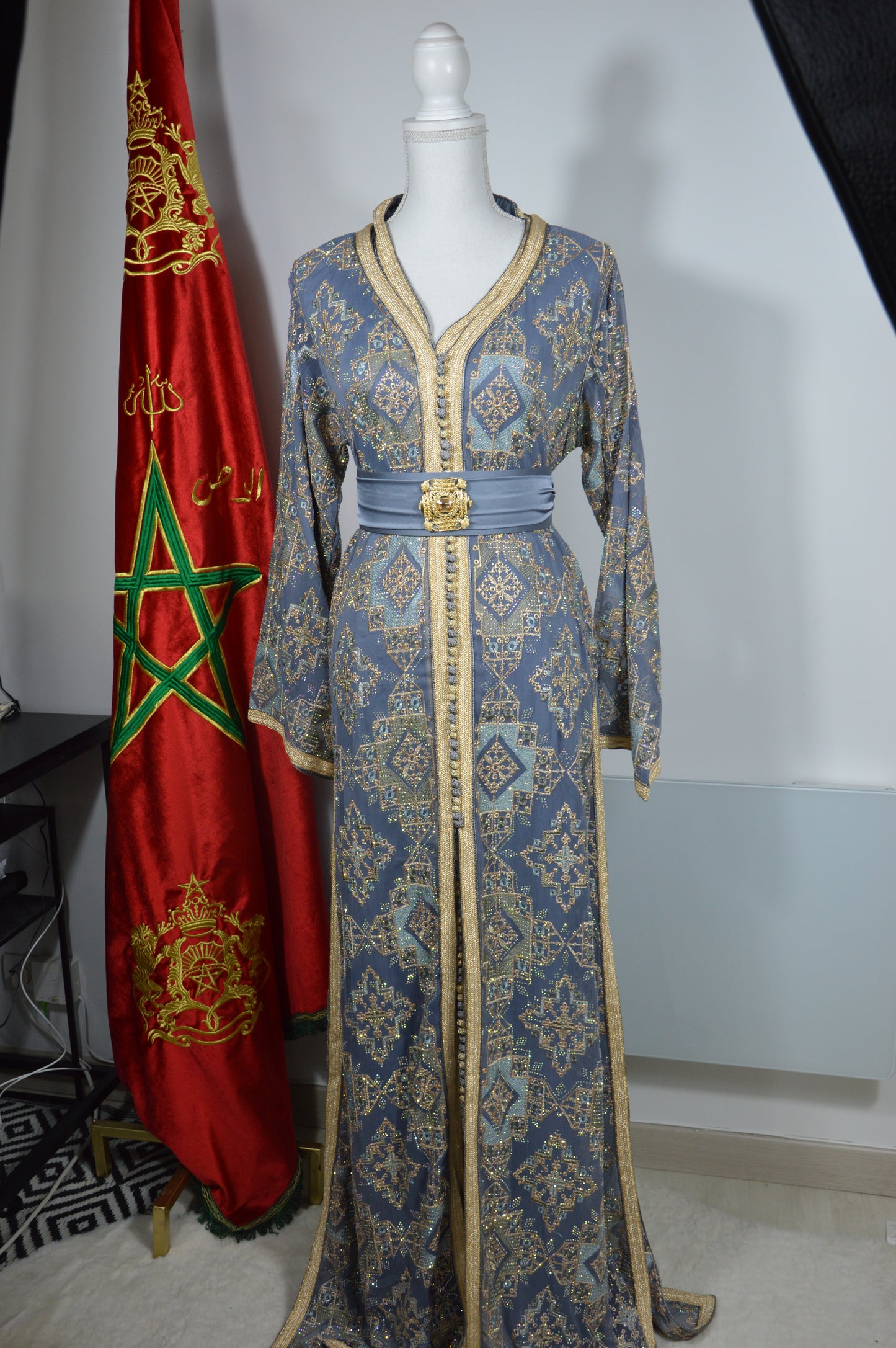 Takchita Sari Grise