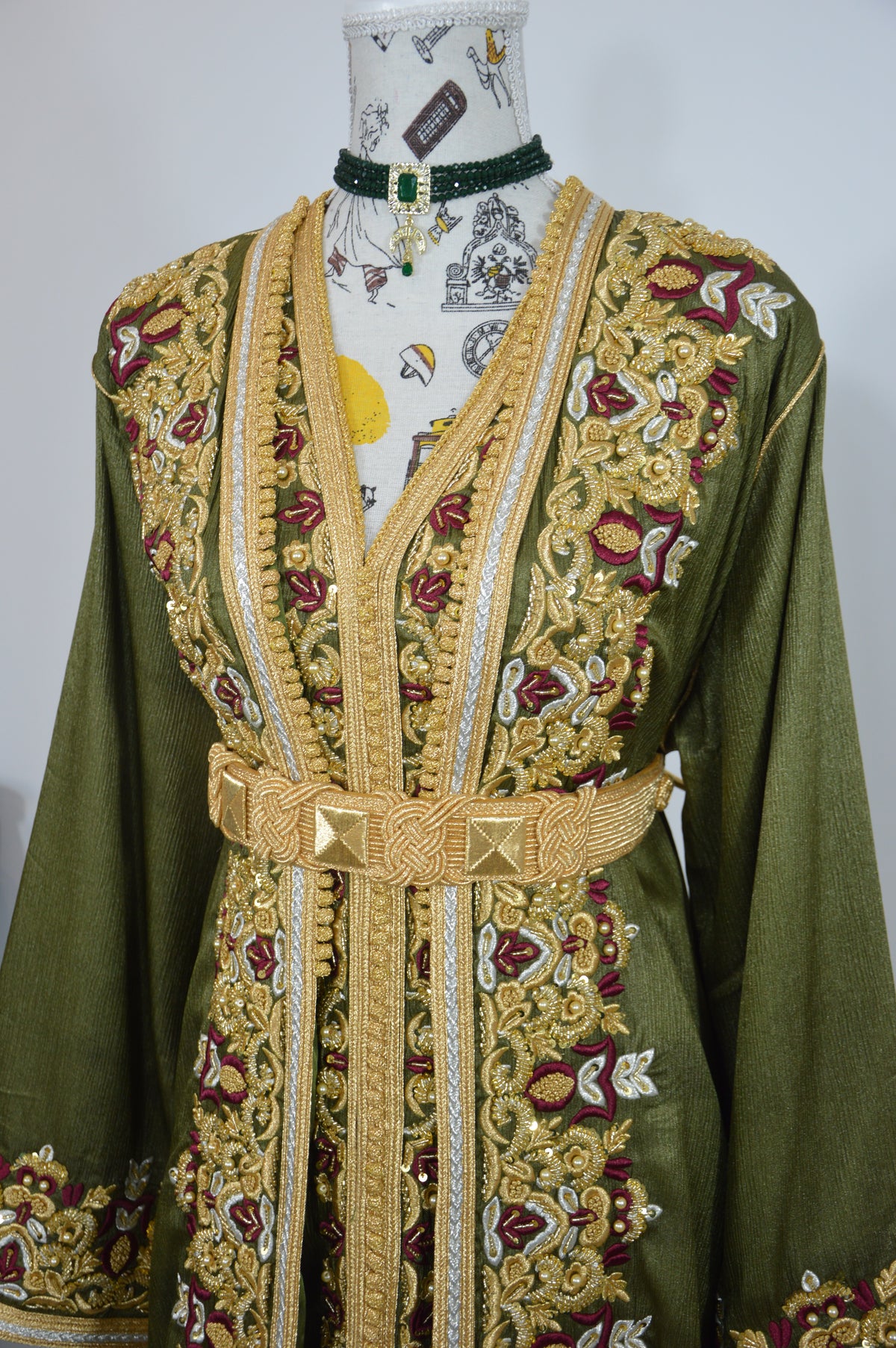 Takchita Anissa – Vert Olive Brodée & Perlée