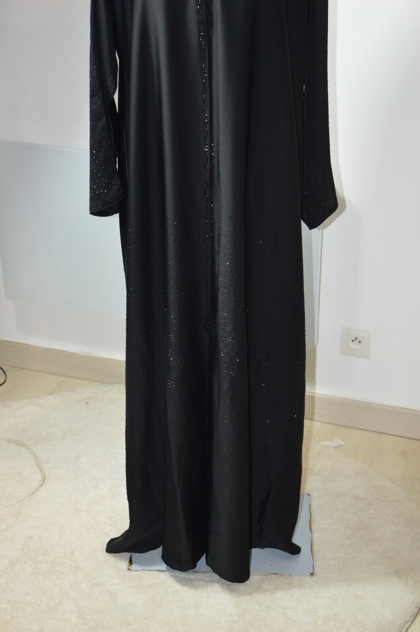 Abaya Noir Brillant - Élégance Intemporelle