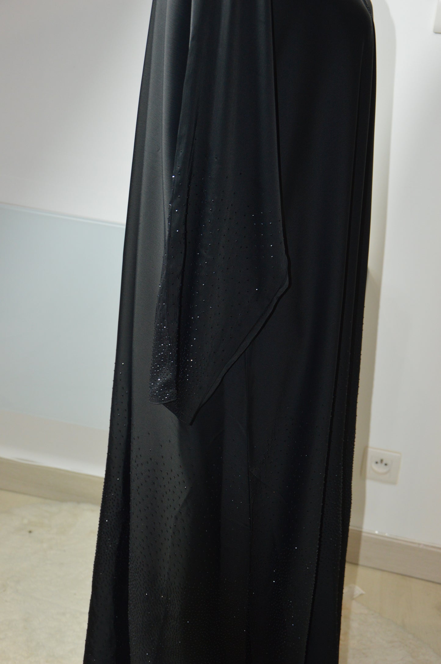Abaya Noir Brillant - Élégance Intemporelle