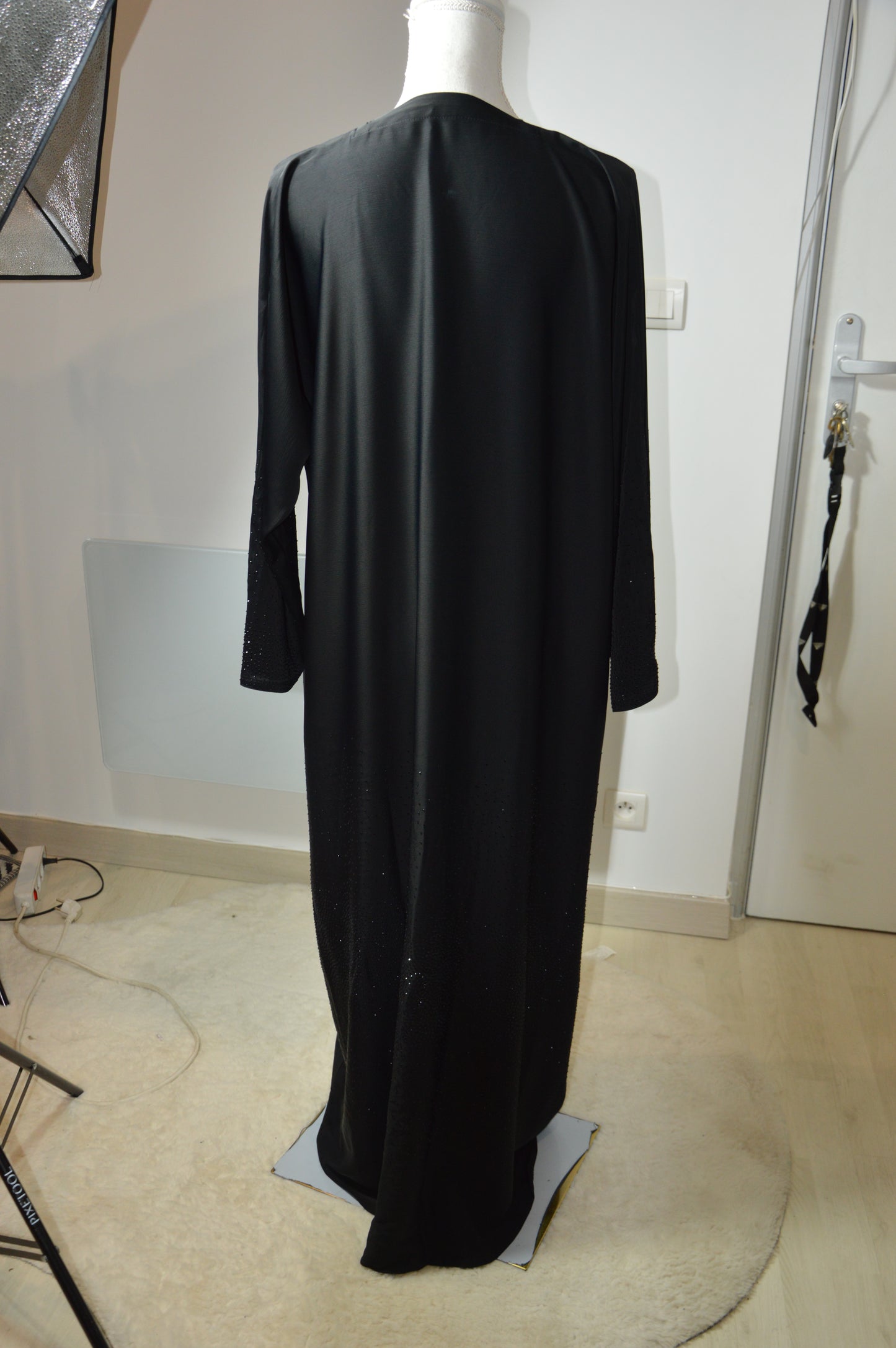 Abaya Noir Brillant - Élégance Intemporelle