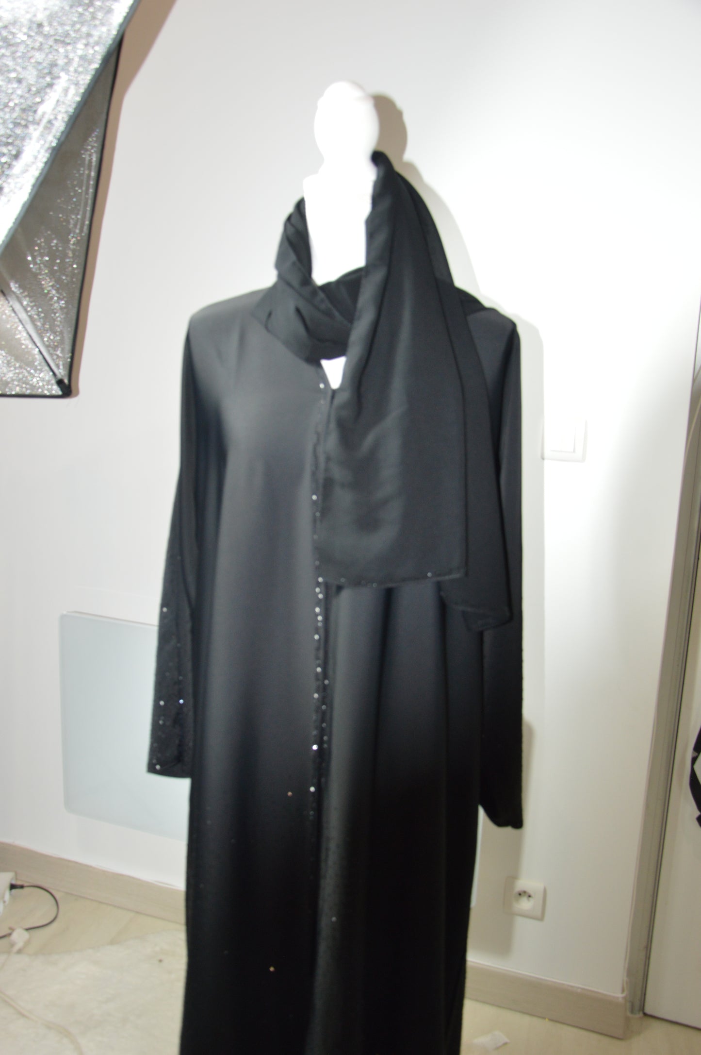 Abaya Noir Brillant - Élégance Intemporelle
