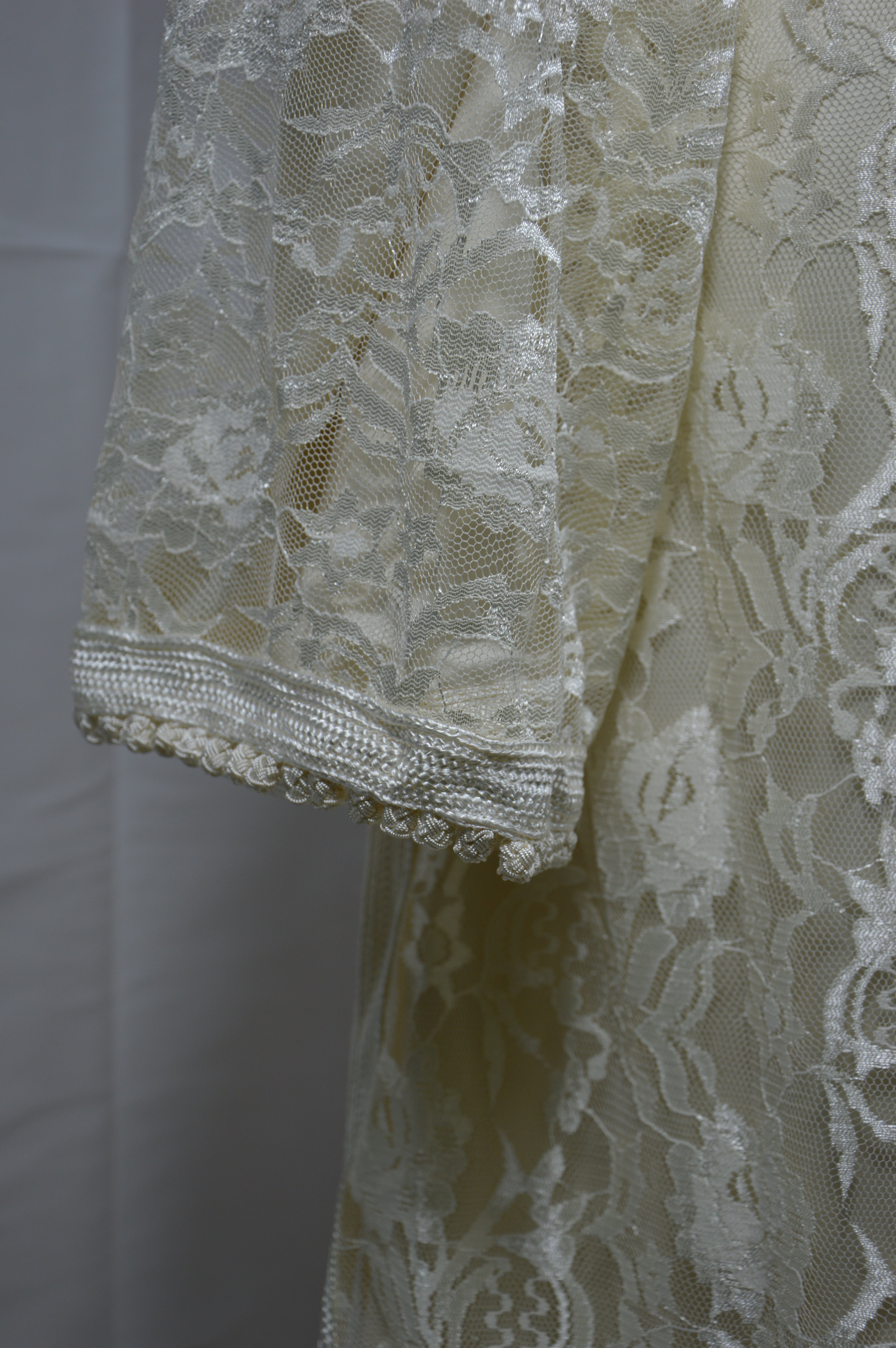 Takchita Dentelle Ivoire Élégance — Dentelle & Ceinture Satin