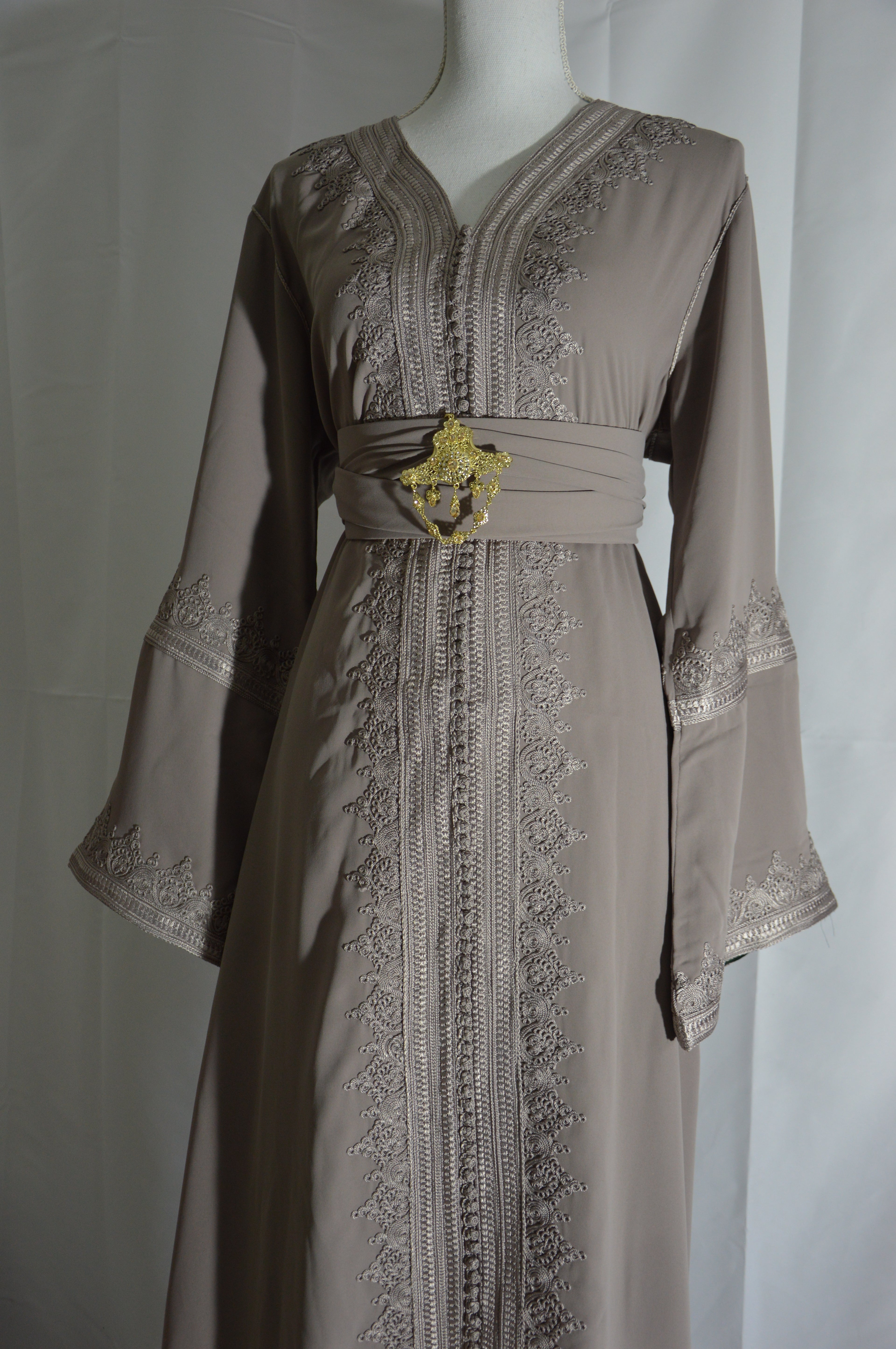 Caftan Gris Élégance Royale