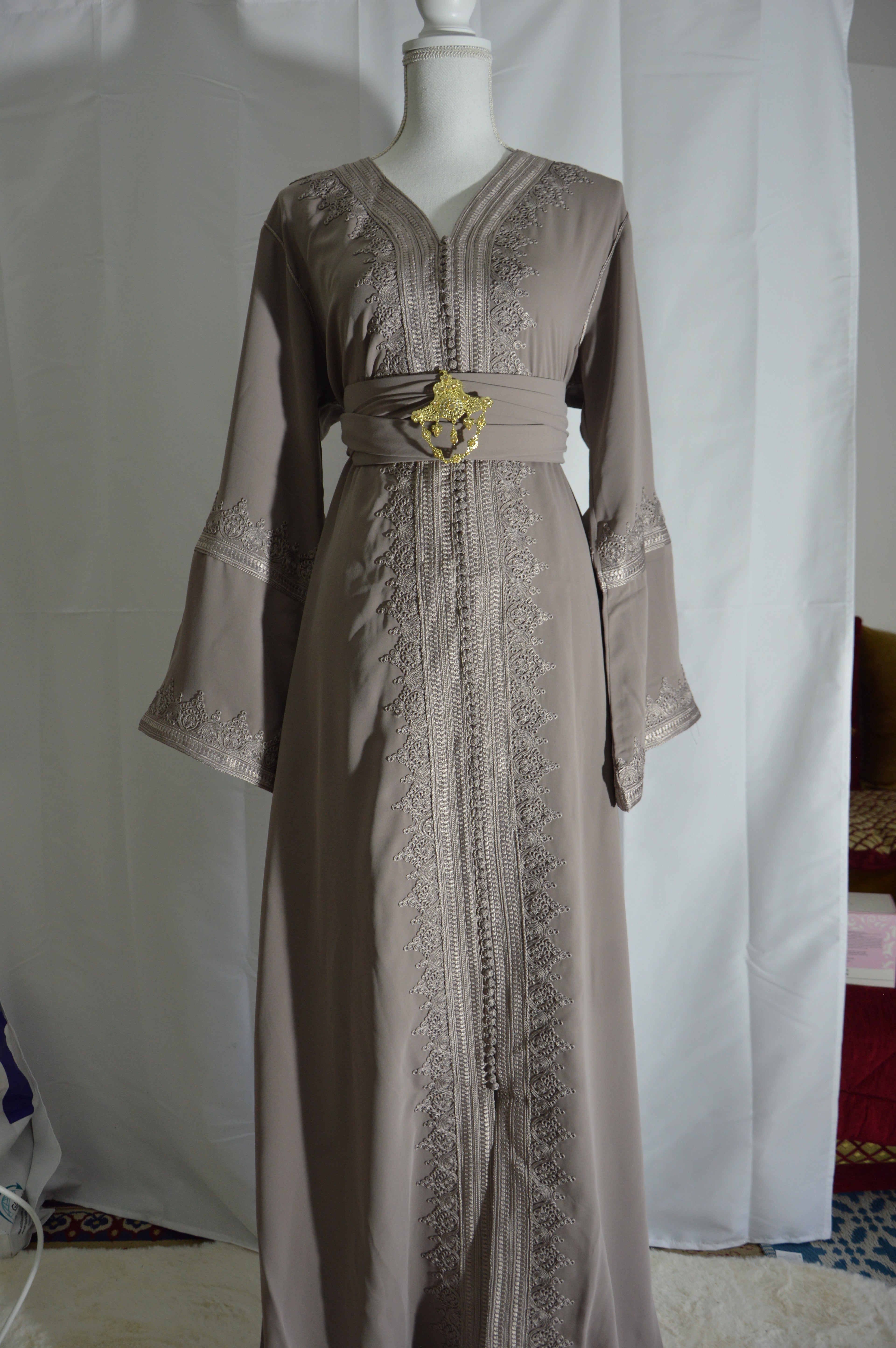 Caftan Gris Élégance Royale