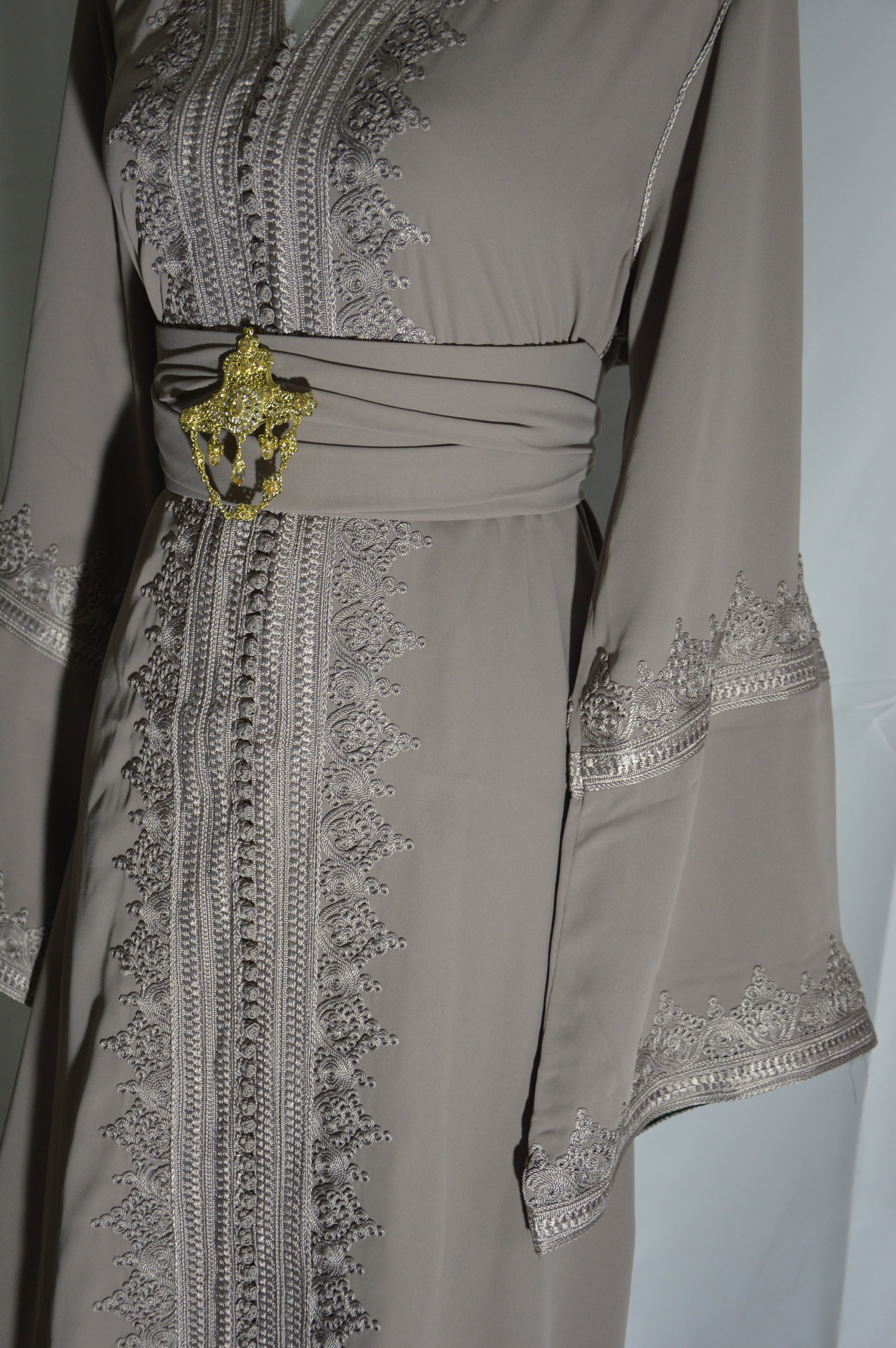 Caftan Gris Élégance Royale