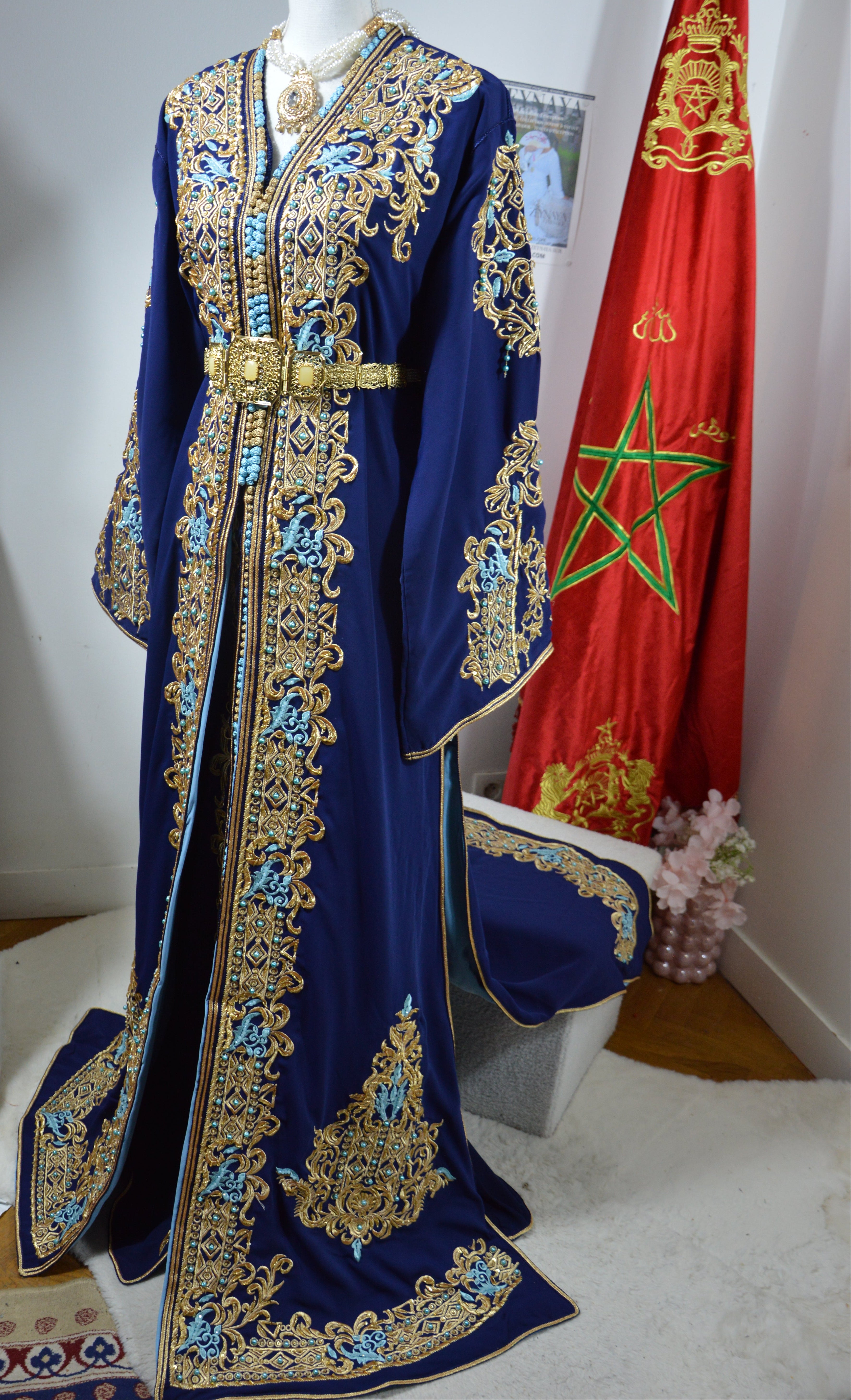 Takchita Bleu Brodée Perlée - Luxe Artisanal Zeynaya