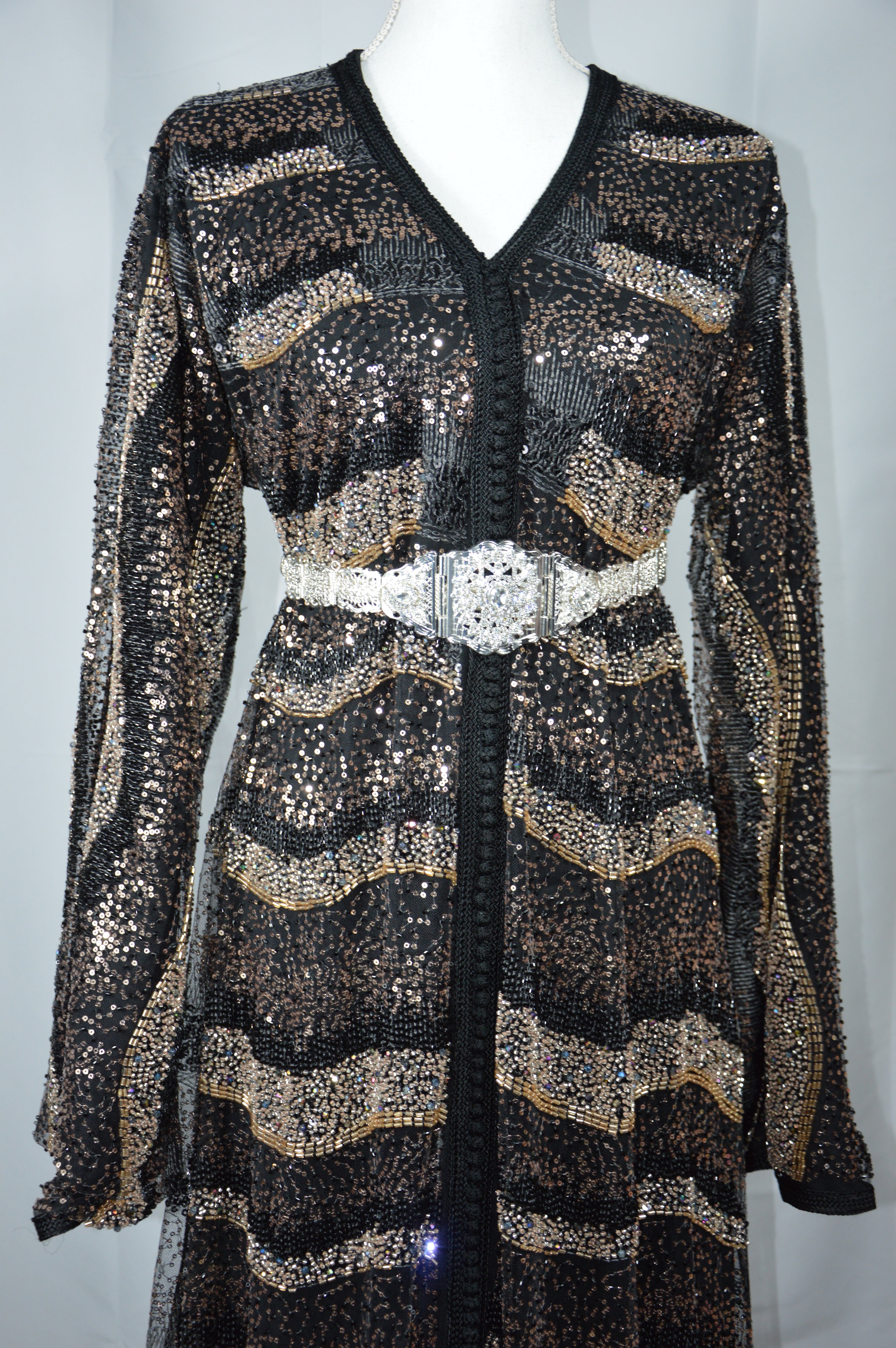 Caftan Noir & Doré Luxe – Éclat Oriental et Élégance Intemporelle