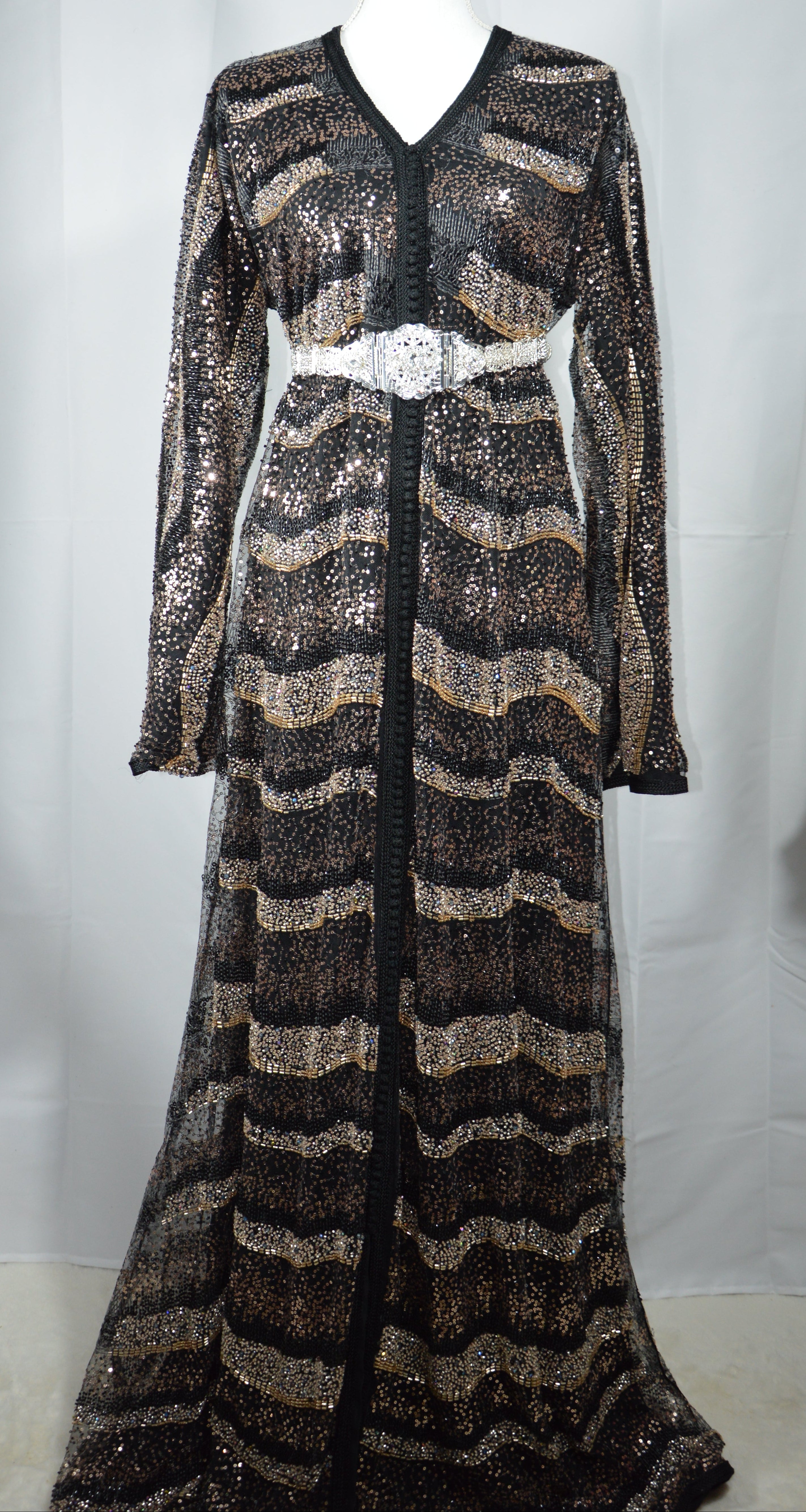 Caftan Noir & Doré Luxe – Éclat Oriental et Élégance Intemporelle