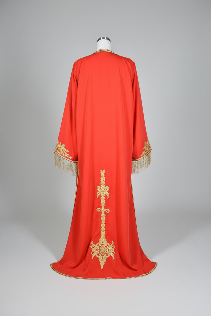 Takchita rouge brodée or - silhouette complète