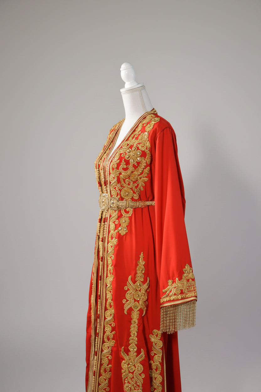 Takchita rouge brodée or - vue de dos
