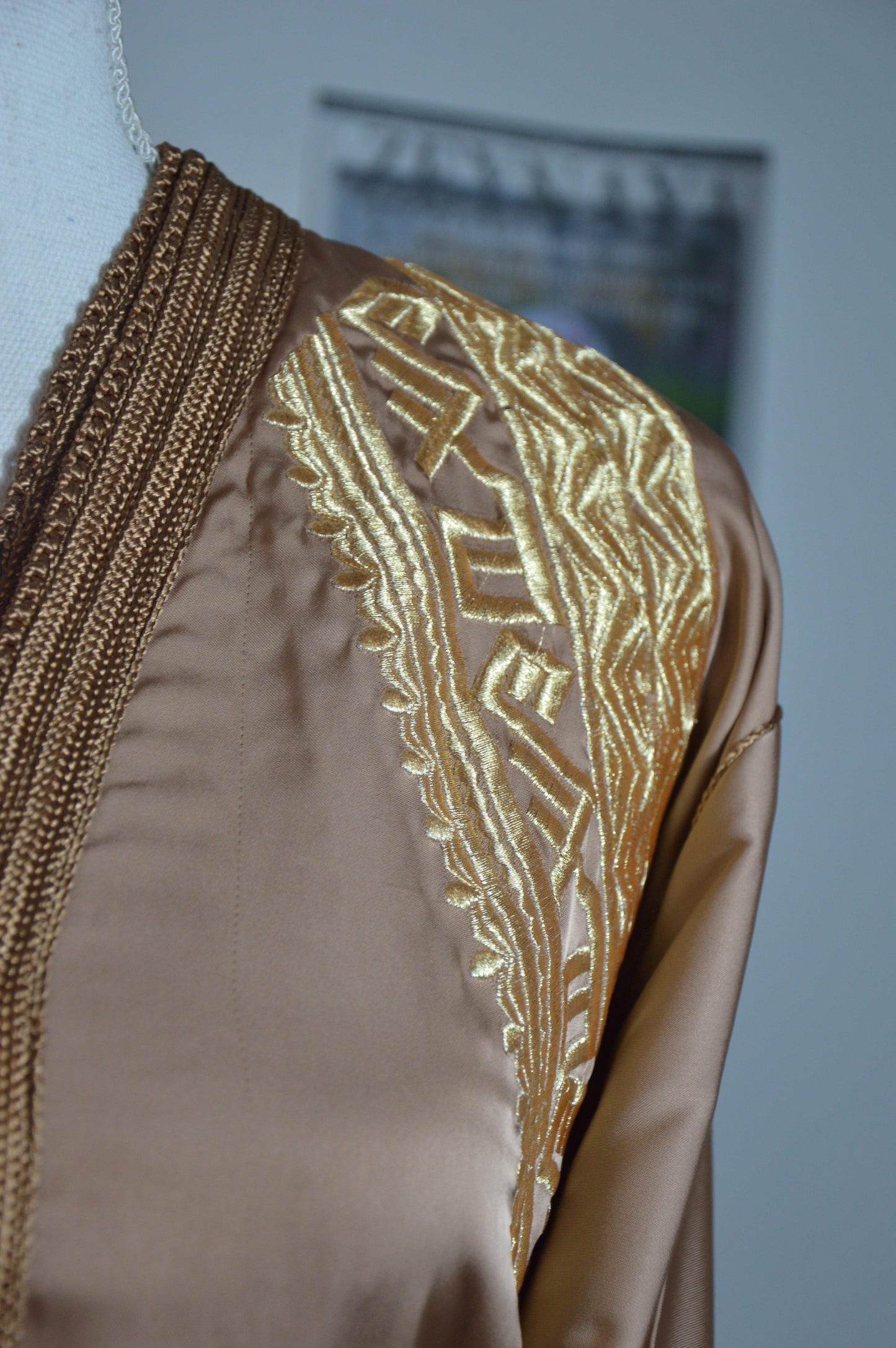 Robe takchita beige moka brodée - détail finitions