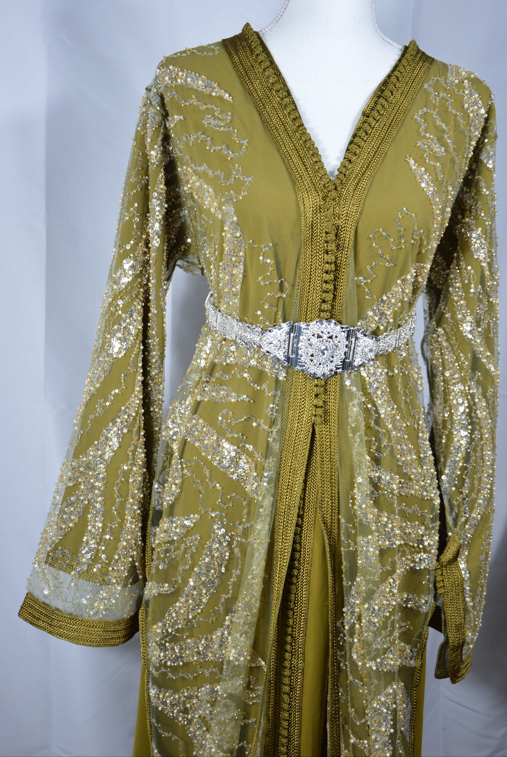 Takchita Dorée à Doublure Verte – Sequins Or et Argent