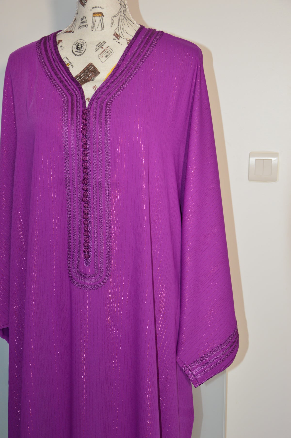Gandoura femme violette à filaments dorés
