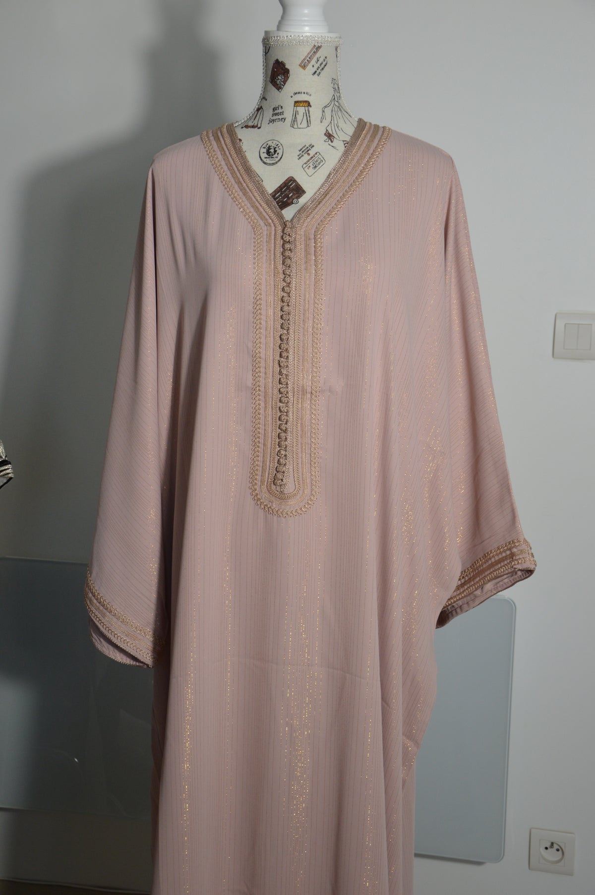 Gandoura femme rose poudré à filaments dorés