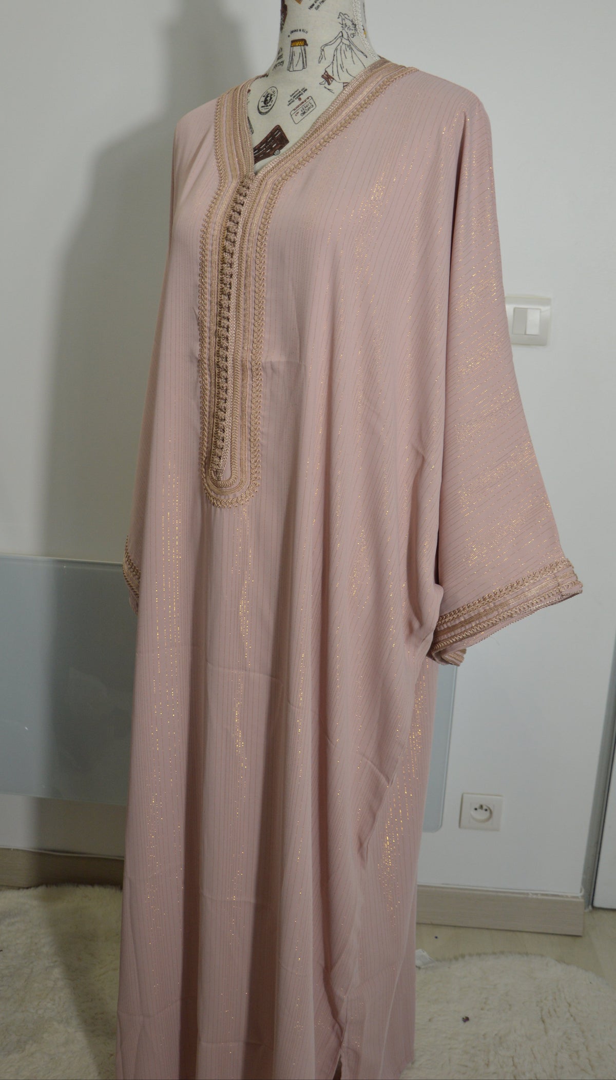 Gandoura femme rose poudré à filaments dorés