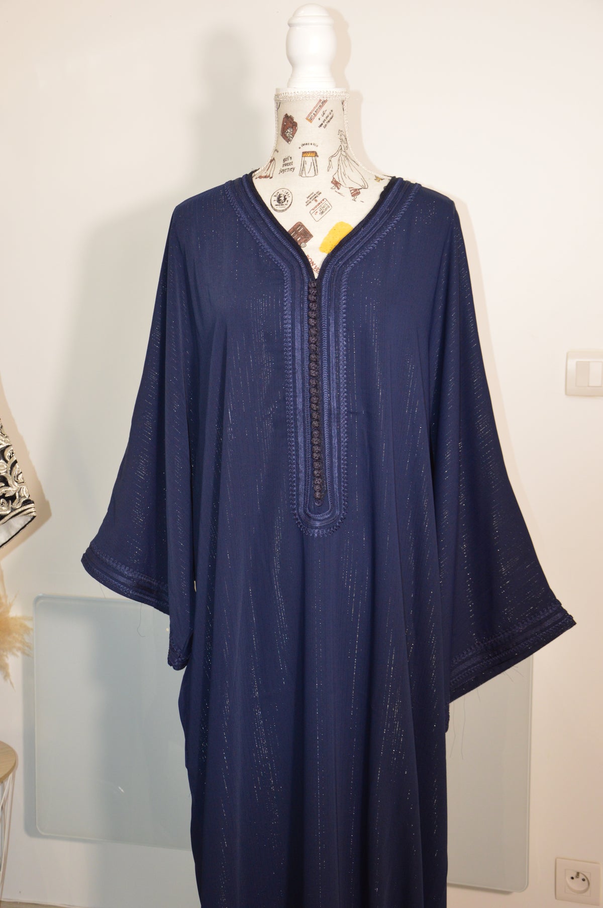 Gandoura bleu marine à filaments dorés