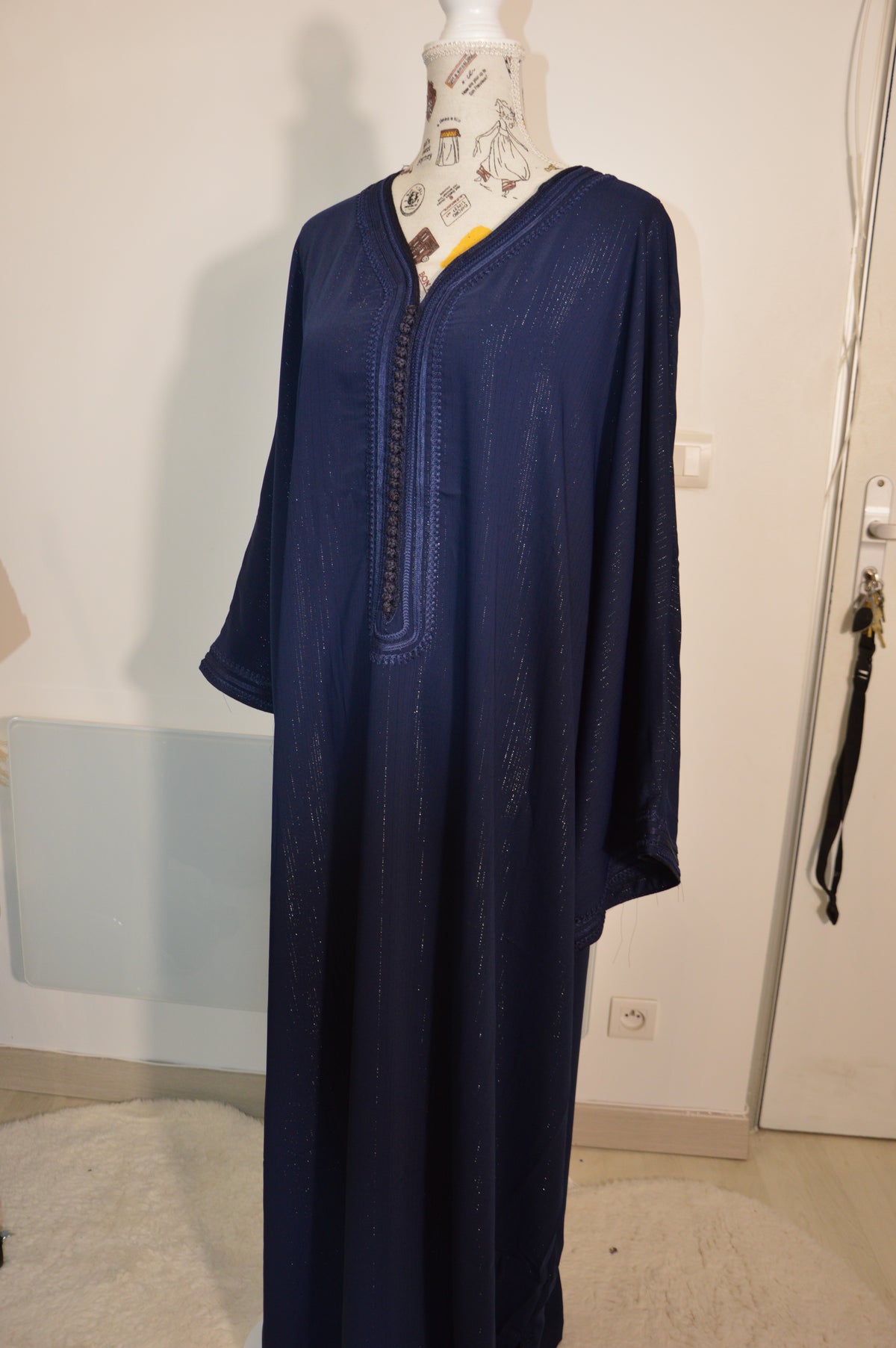 Gandoura bleu marine à filaments dorés