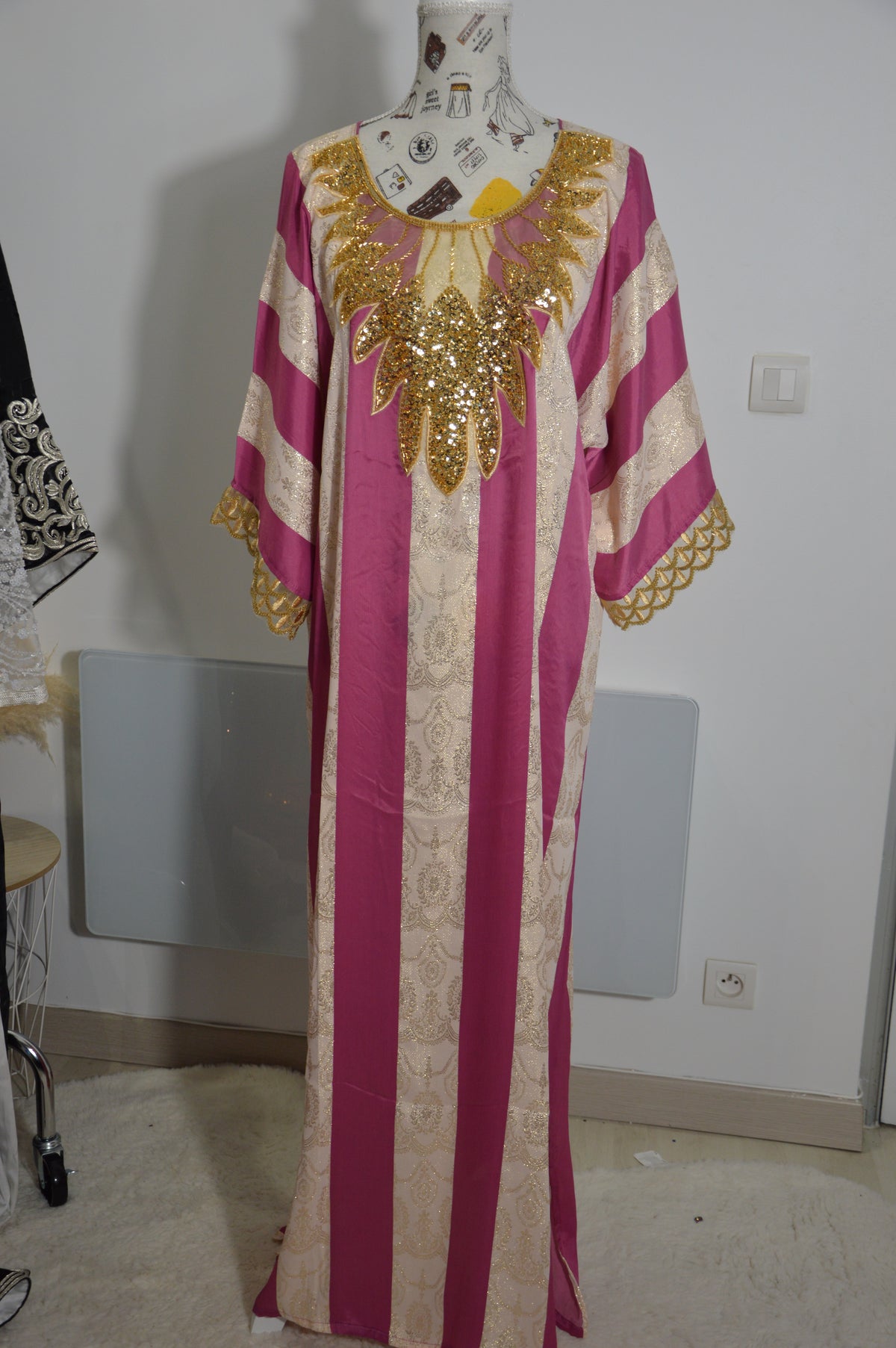 Gandoura Johara fuchsia et dorée – Modèle 7 – photo 3