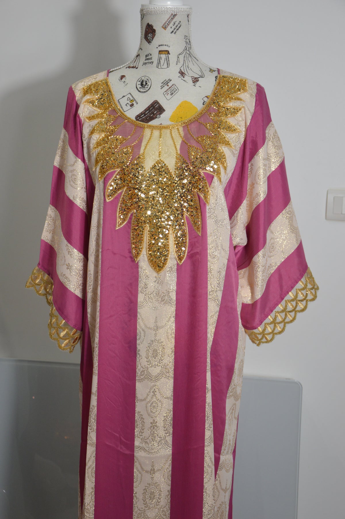 Gandoura Johara fuchsia et dorée – Modèle 7 – photo 1