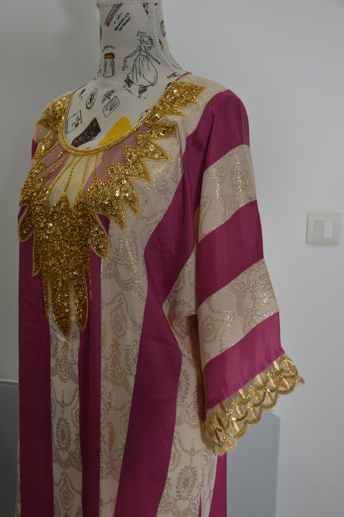 Gandoura Johara fuchsia et dorée – Modèle 7 – photo 2