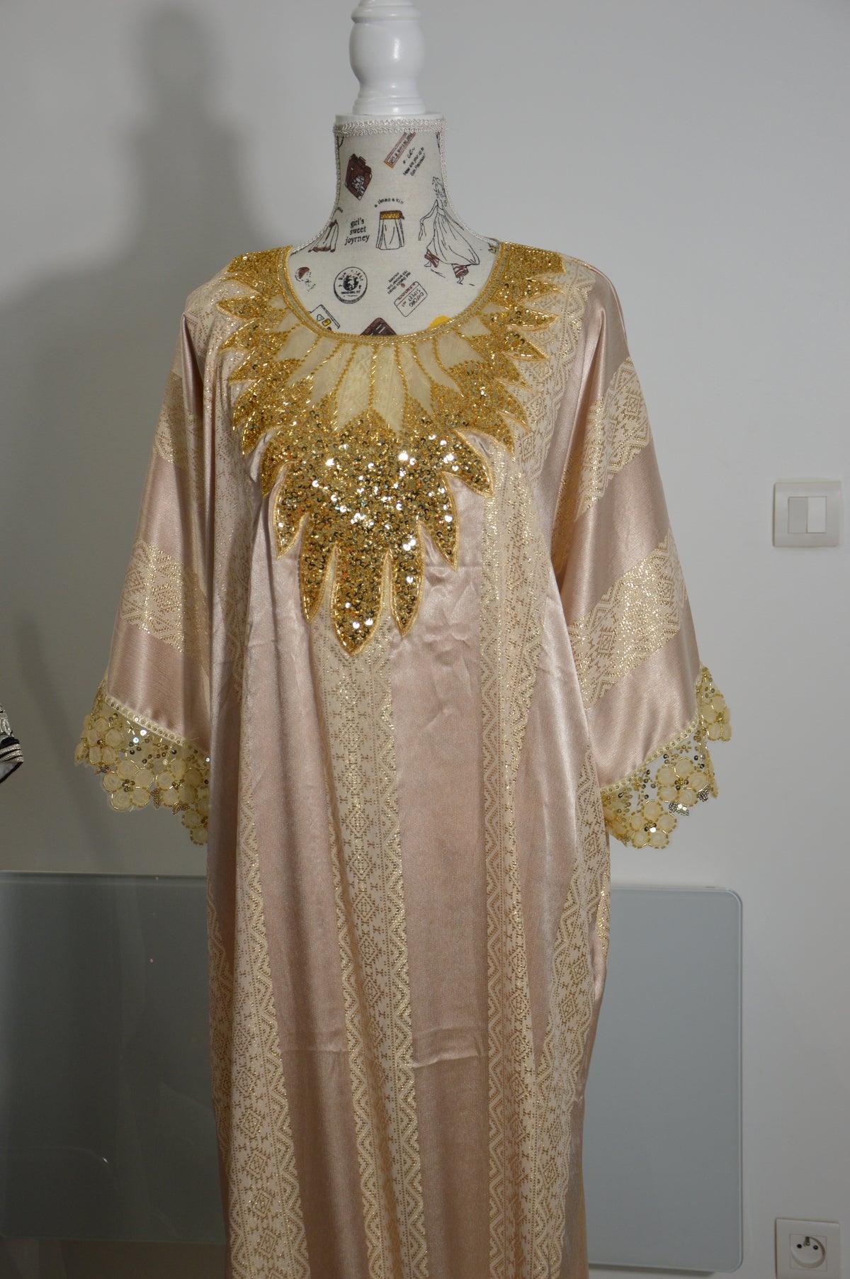 Gandoura Johara rose champagne et dorée – Modèle 8 – photo 3