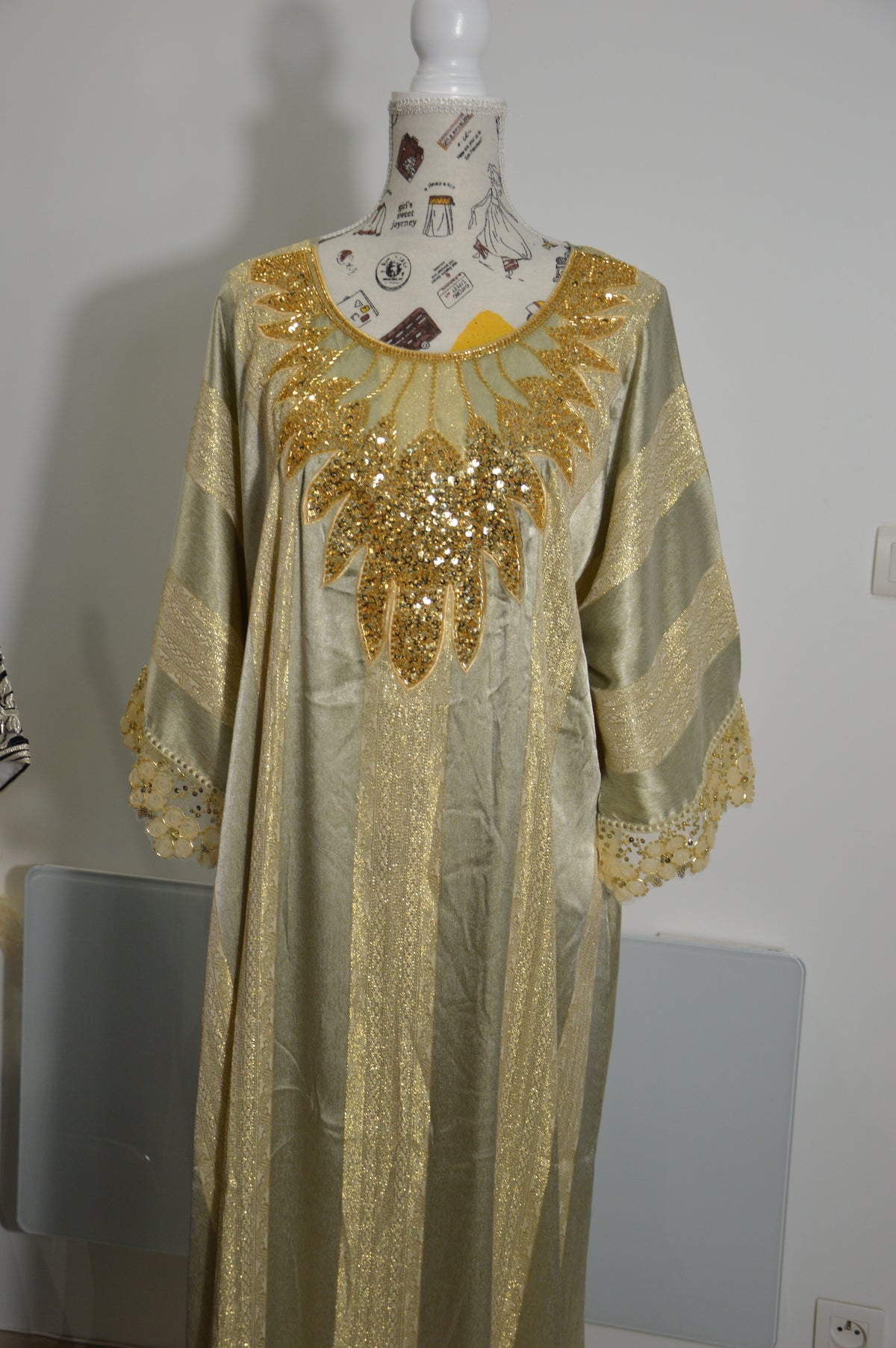 Gandoura Johara vert sauge et dorée – Modèle 9 – photo 3