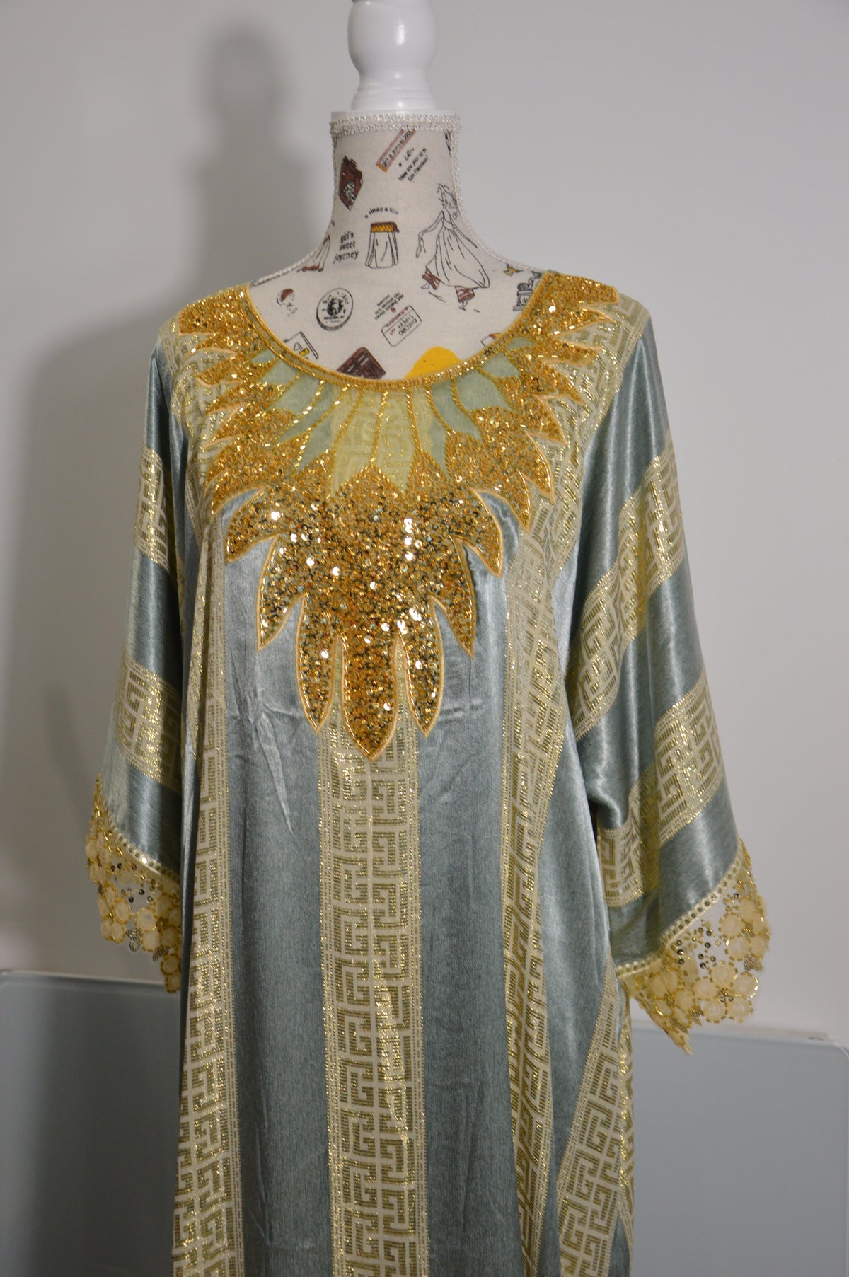Gandoura Johara bleu grisé et dorée – Modèle 10 – photo 2