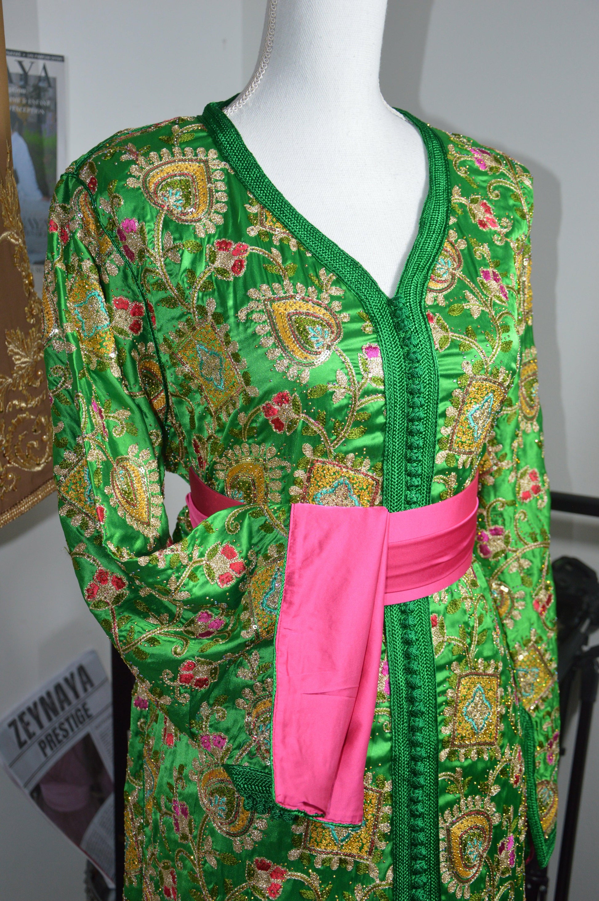 Caftan sirène sari vert - détail doublure manche - style indo-marocain luxe