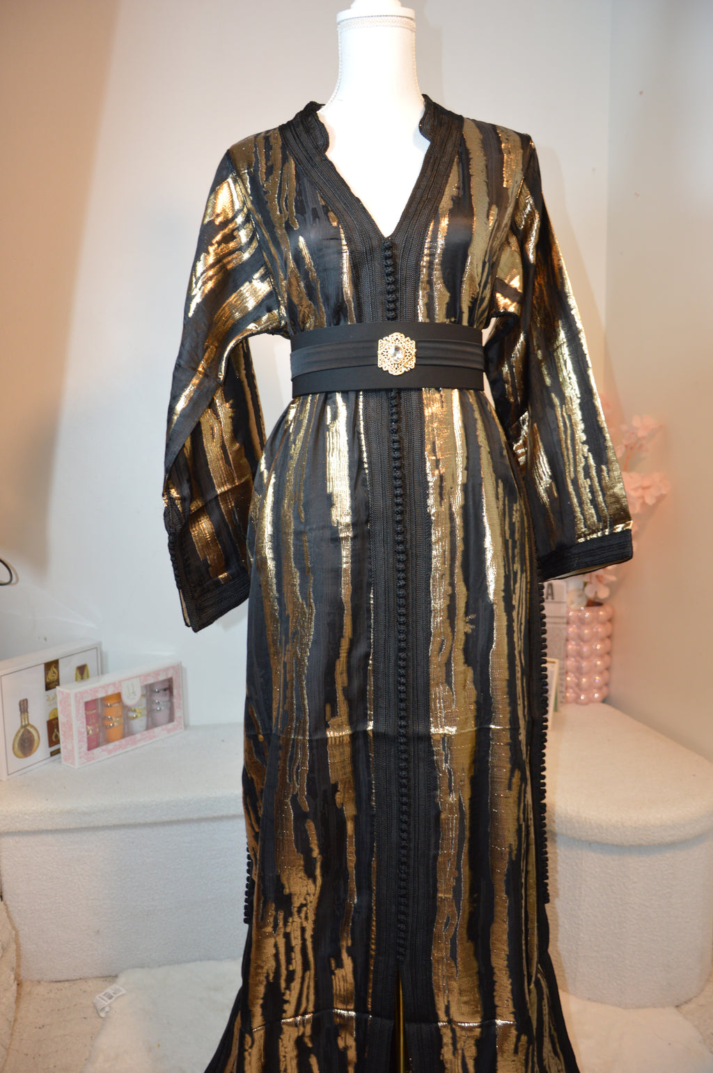 CAFTAN MÉTALLISÉ LUXE – NOIR DORÉ