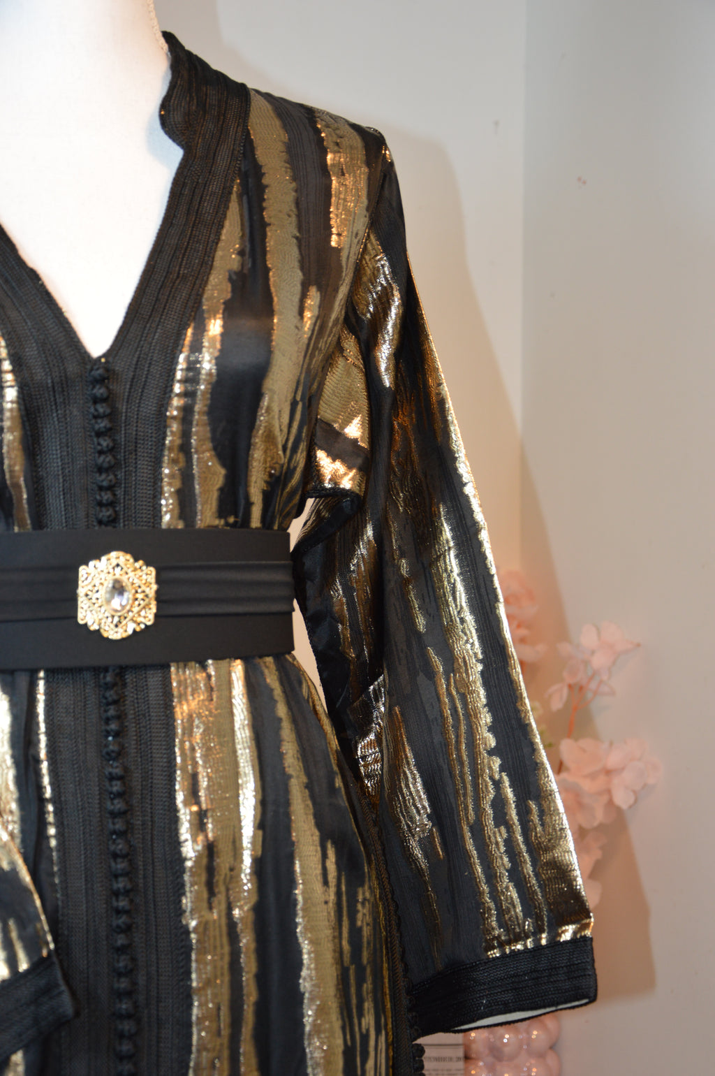 CAFTAN MÉTALLISÉ LUXE – NOIR DORÉ