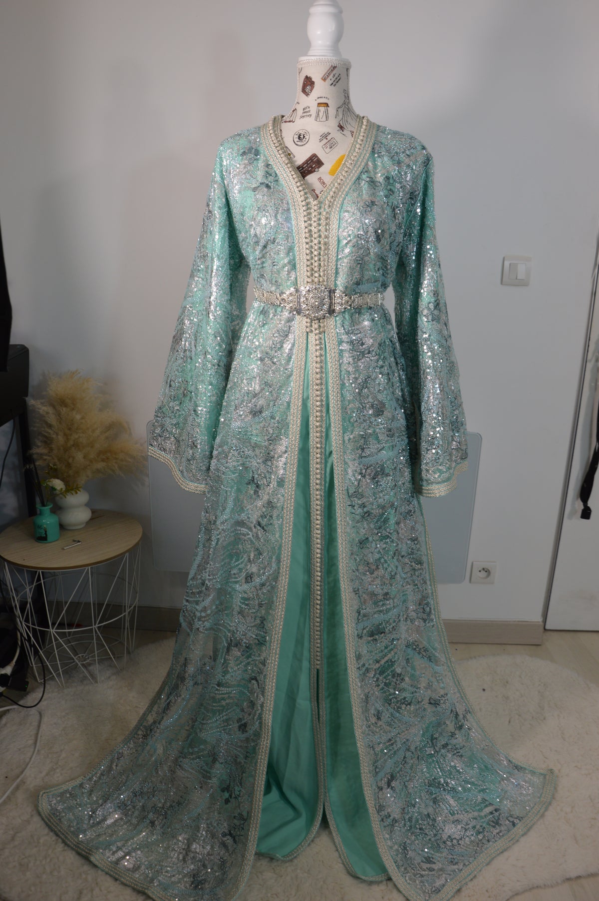 Takchita Ibtissam Crystal – Bleu Ciel Argenté