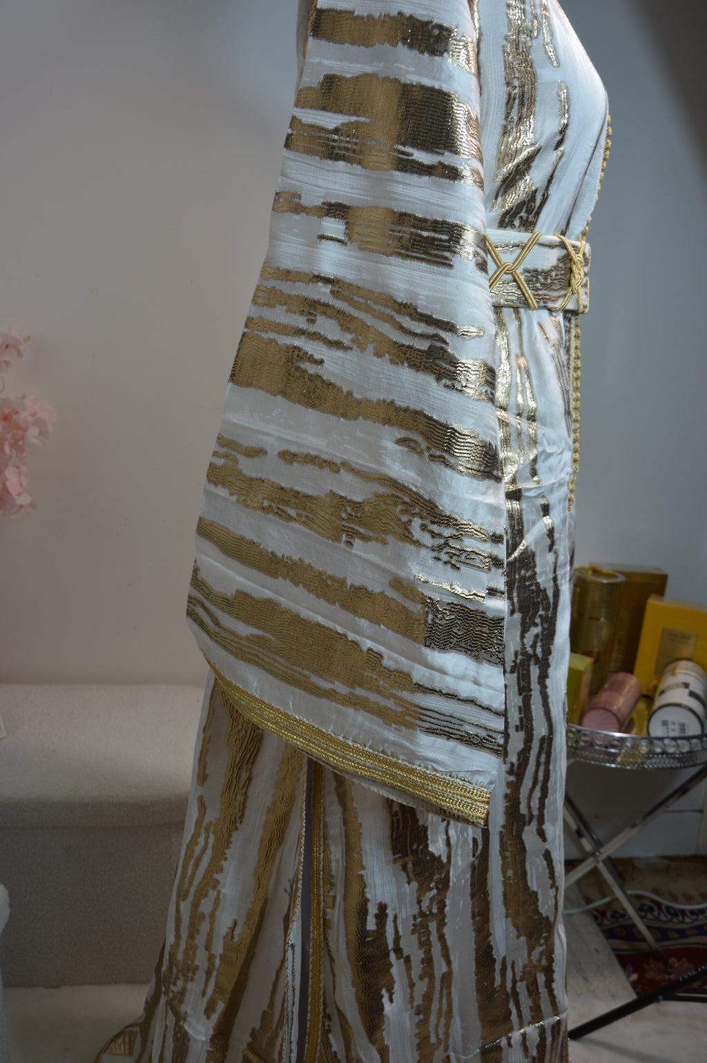 Takchita Royale Blanche – Pureté & Raffinement