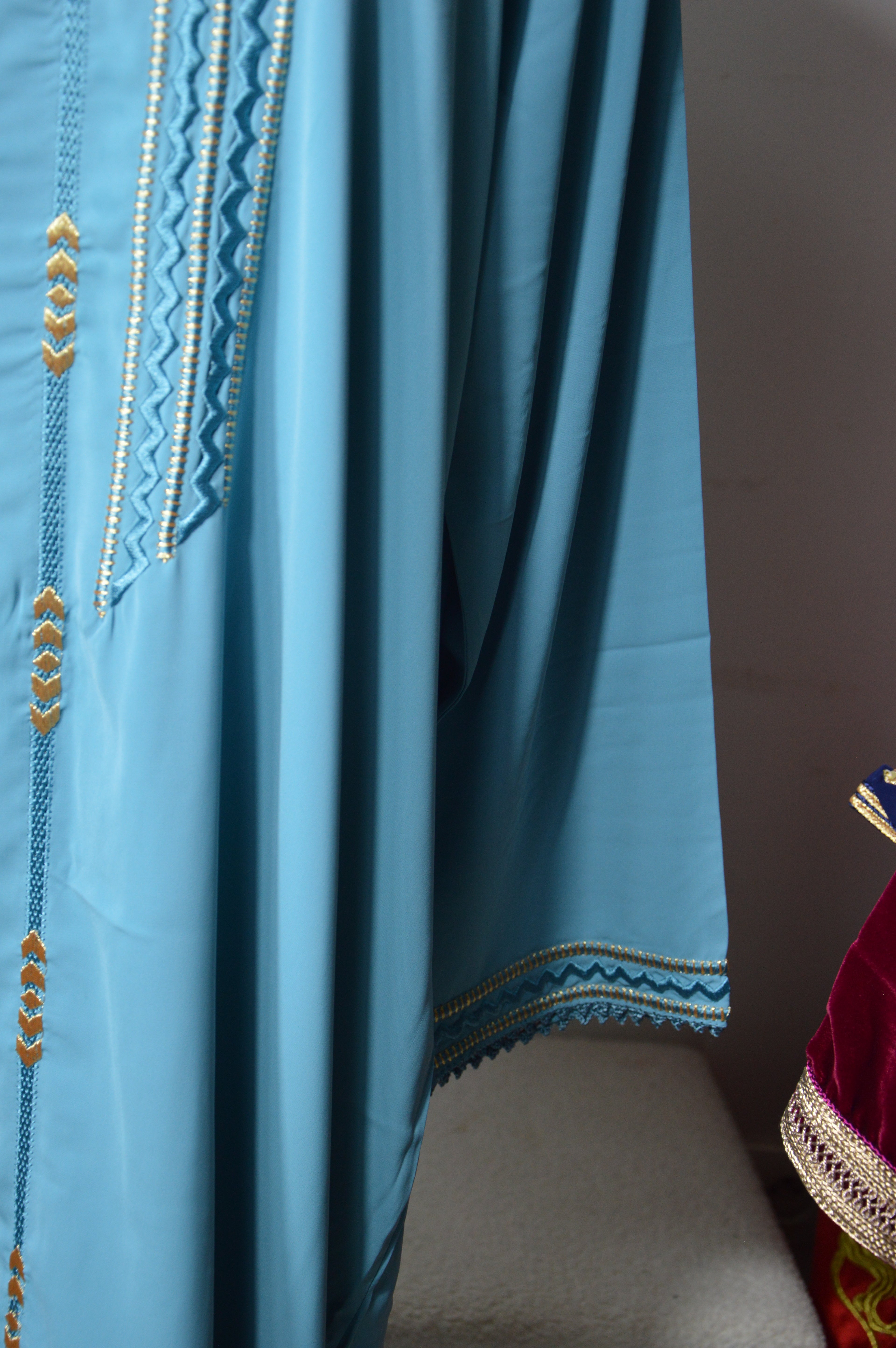 Jellaba Bleue - Tradition Marocaine Raffinée