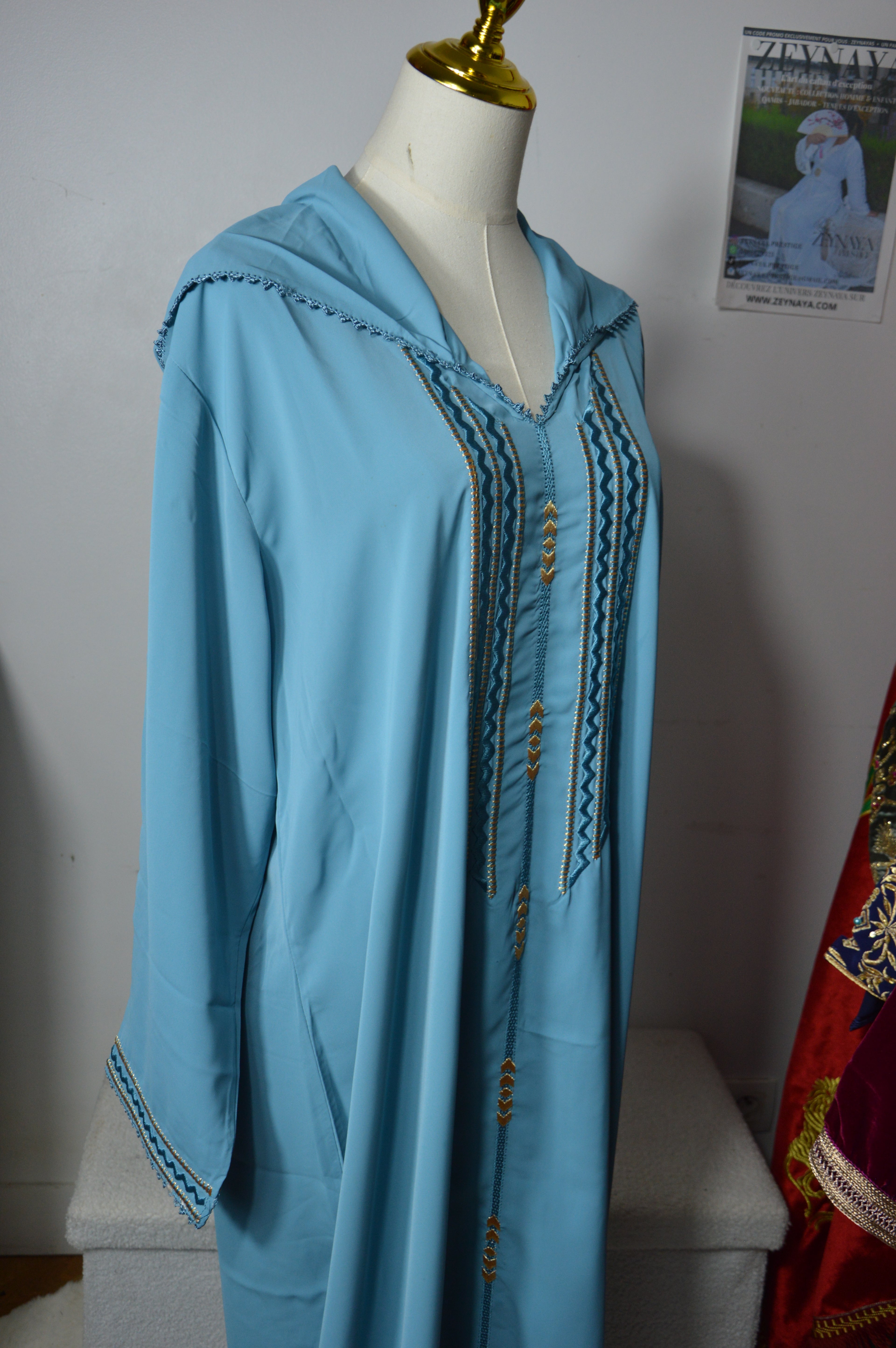 Jellaba Bleue - Tradition Marocaine Raffinée