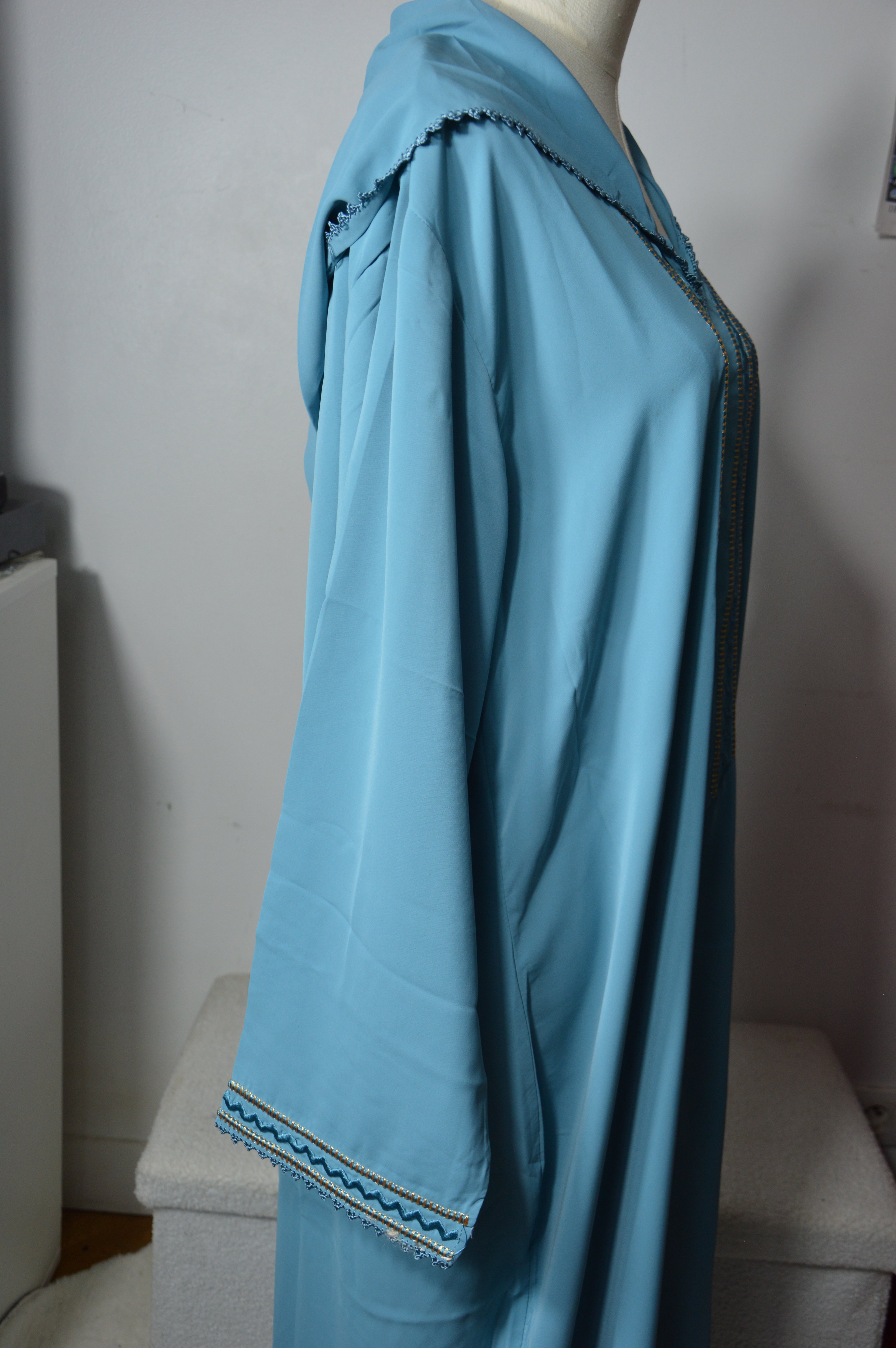 Jellaba Bleue - Tradition Marocaine Raffinée