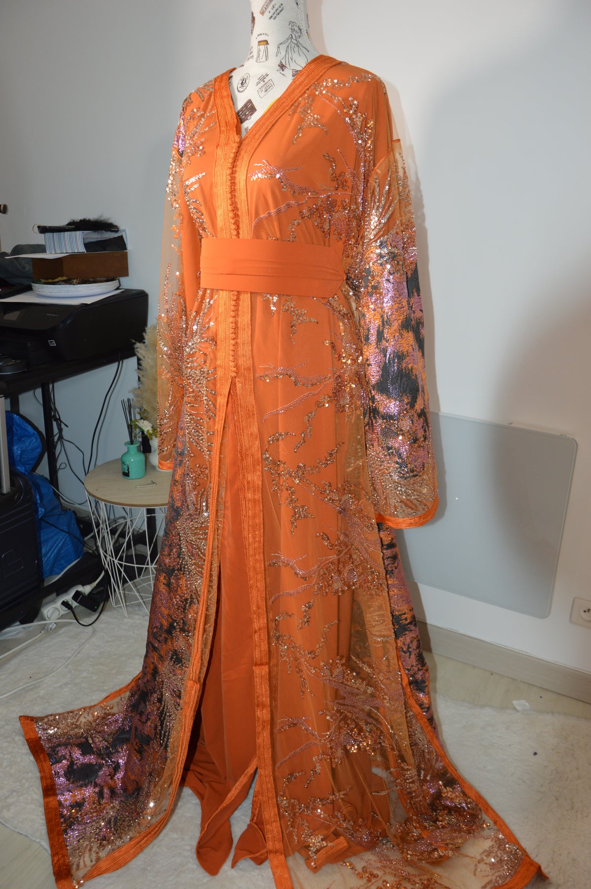 Takchita Noor Cristal d’Argent orange et noir – Curvy