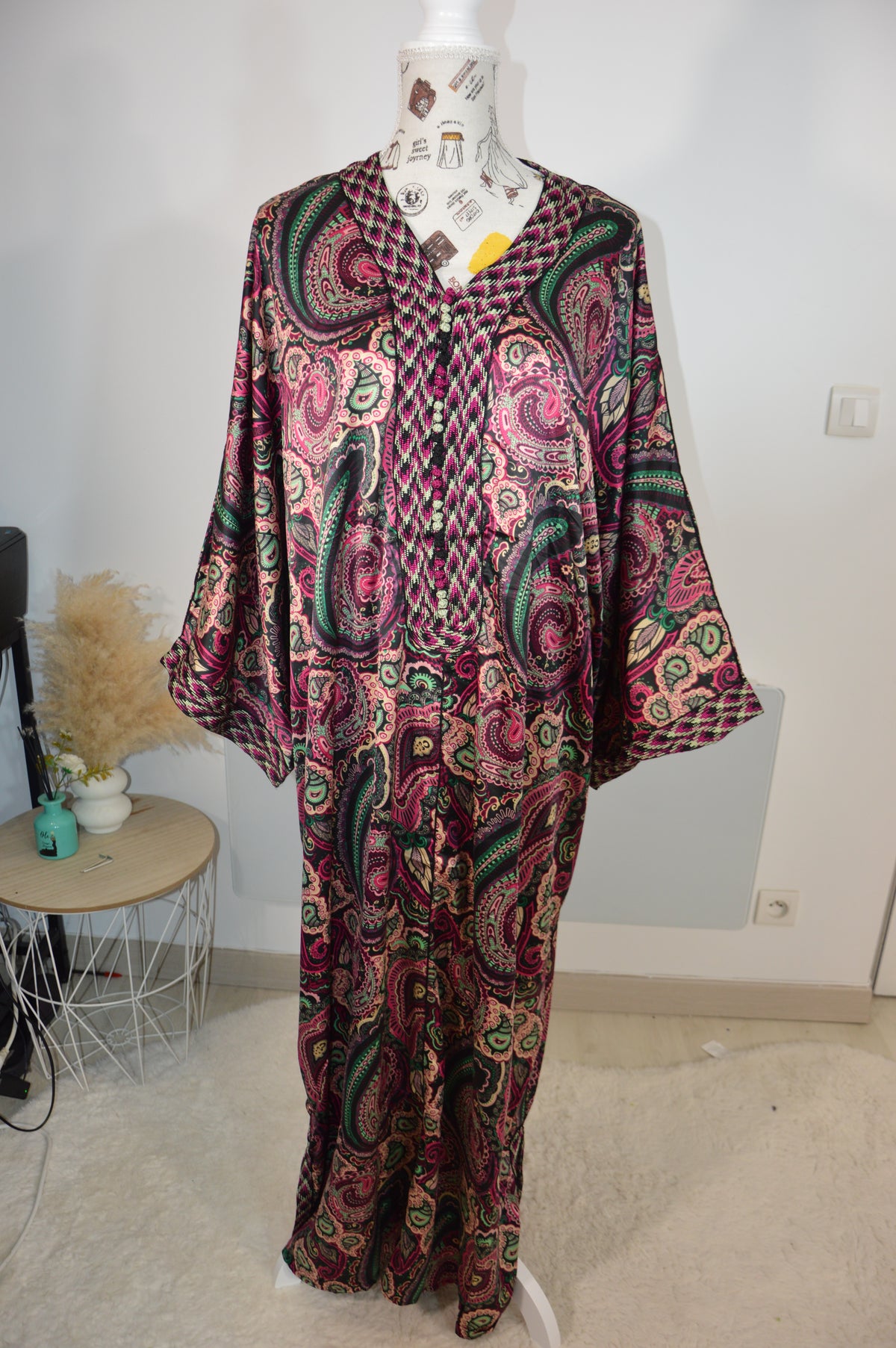 Gandoura Naïla verte et rose à motifs cachemire – ZEYNAYA PRESTIGE – photo 2